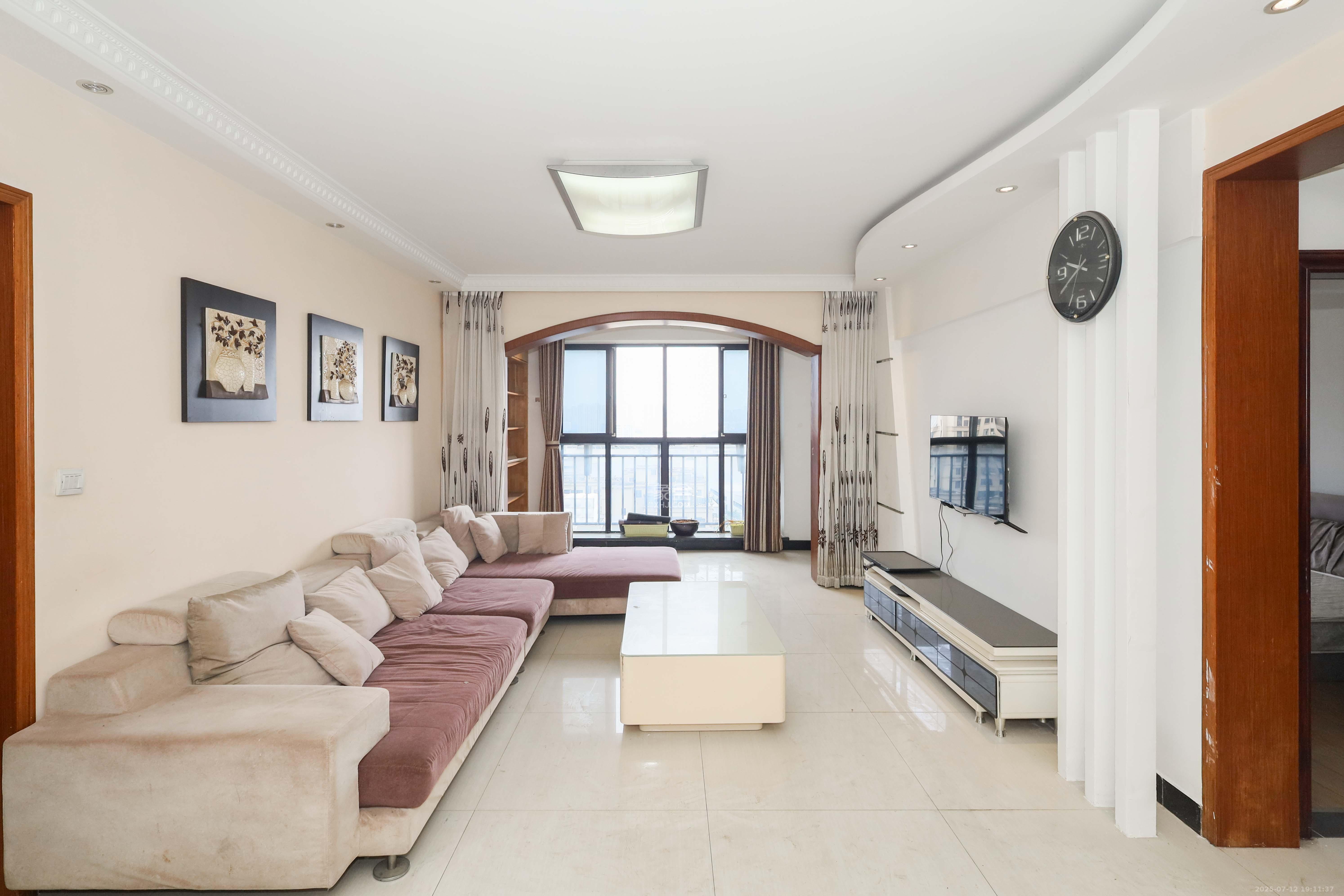 保利麓谷林语F区 3室2厅1卫 85.0万 保利麓谷林语F区 3室2厅1卫 85.0万客厅