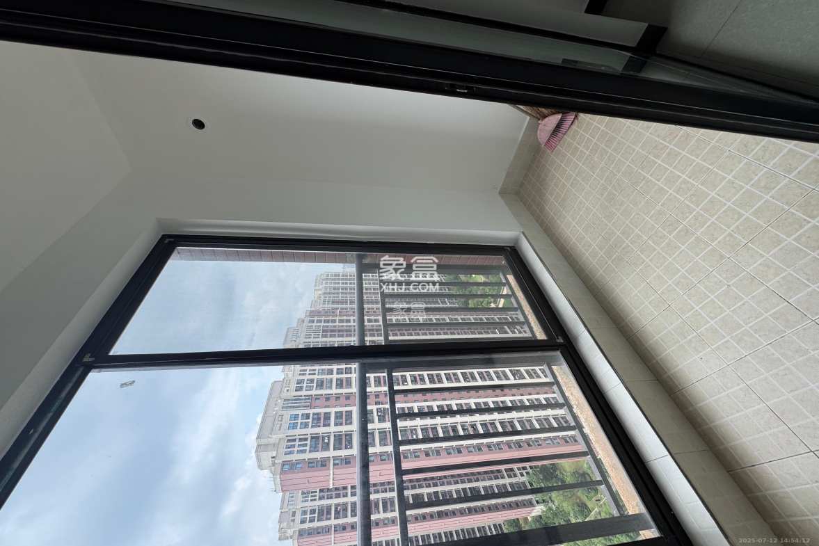 新城国际花都 3室2厅2卫 2000.0元/月 新城国际花都 3室2厅2卫 2000.0元/月室内图