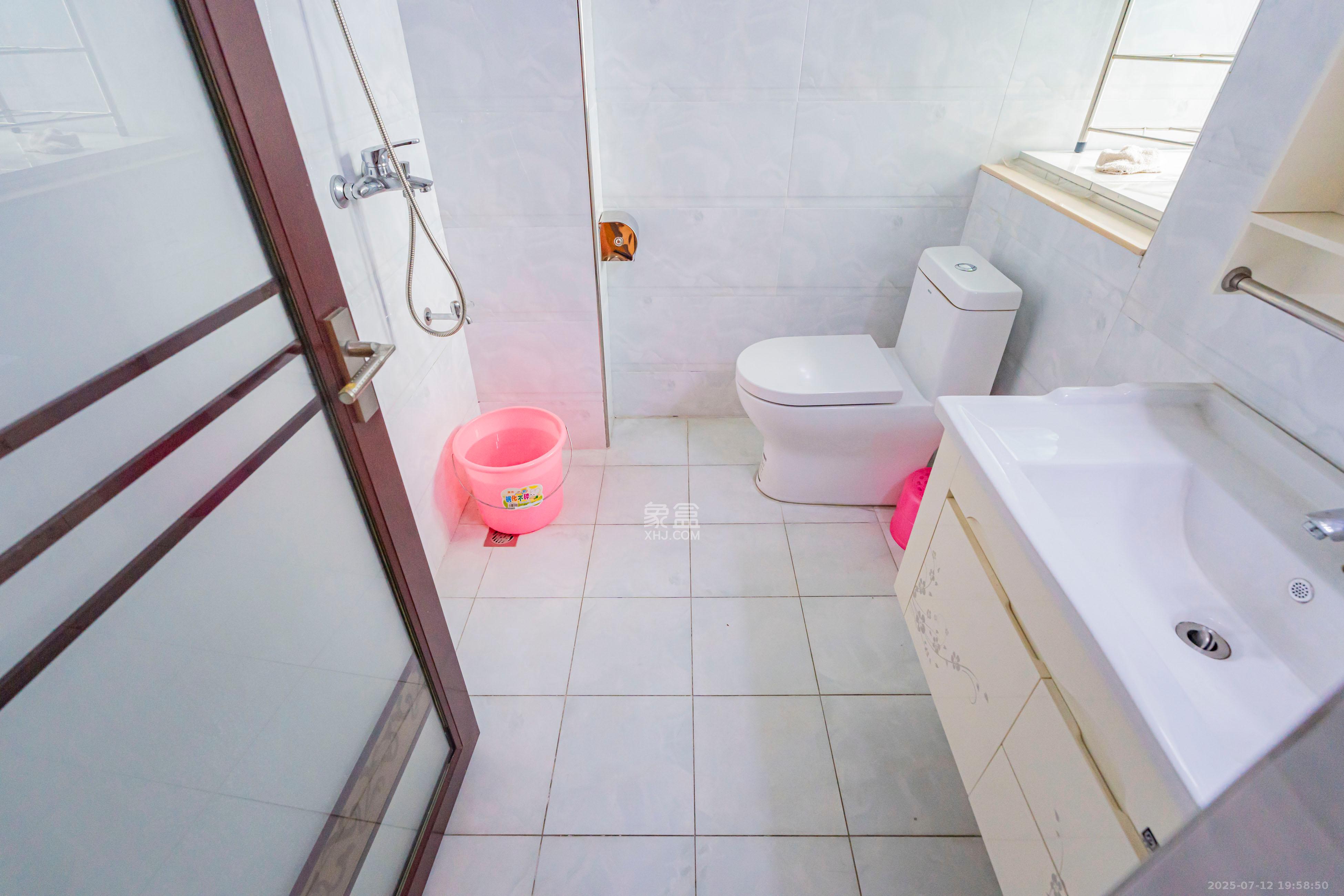 凯乐国际城  2室2厅1卫    105.0万 凯乐国际城  2室2厅1卫    105.0万卫生间