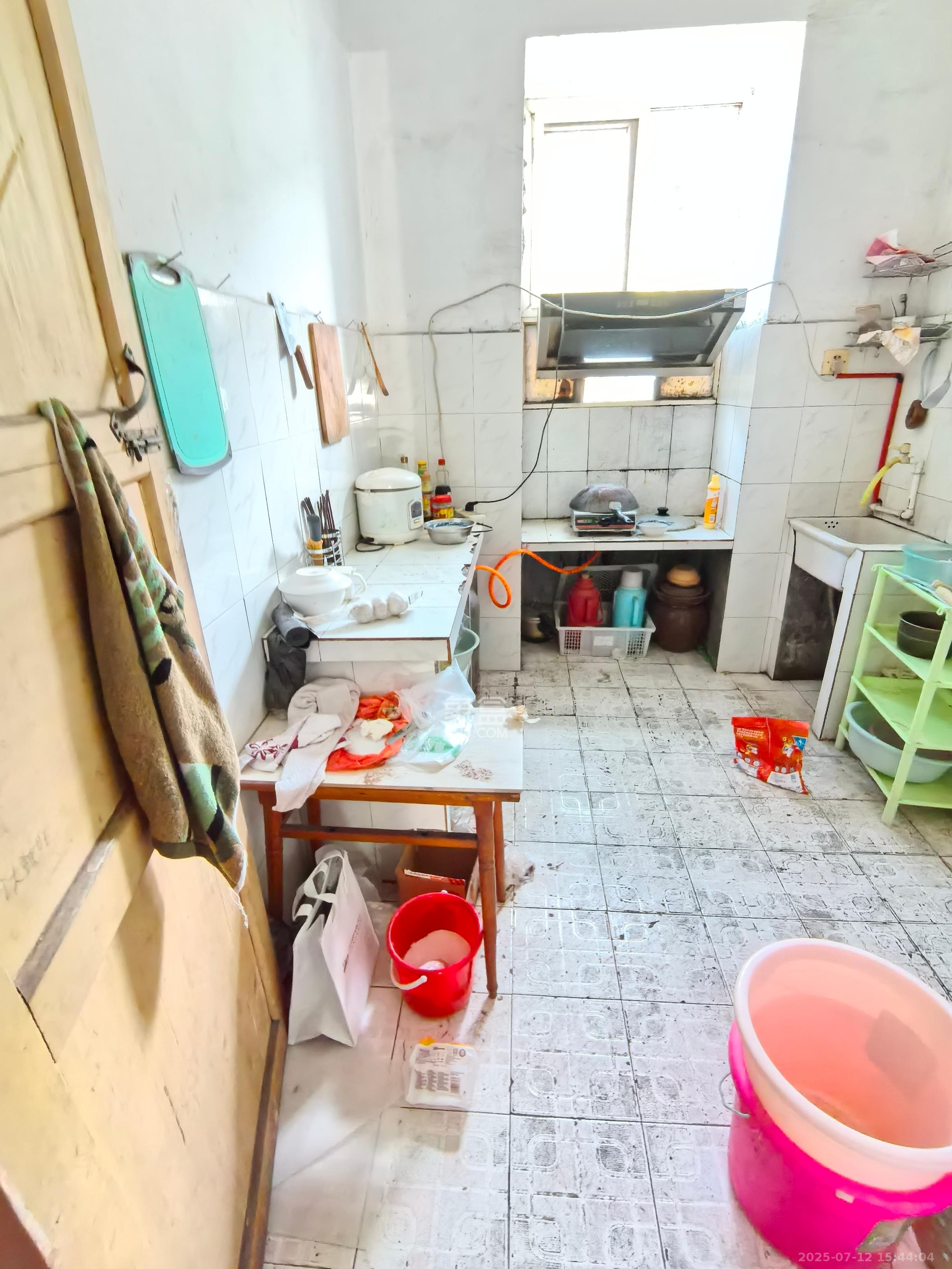 中建五局信和苑二区 1室1厅1卫 720.0元/月 中建五局信和苑二区 1室1厅1卫 720.0元/月室内图