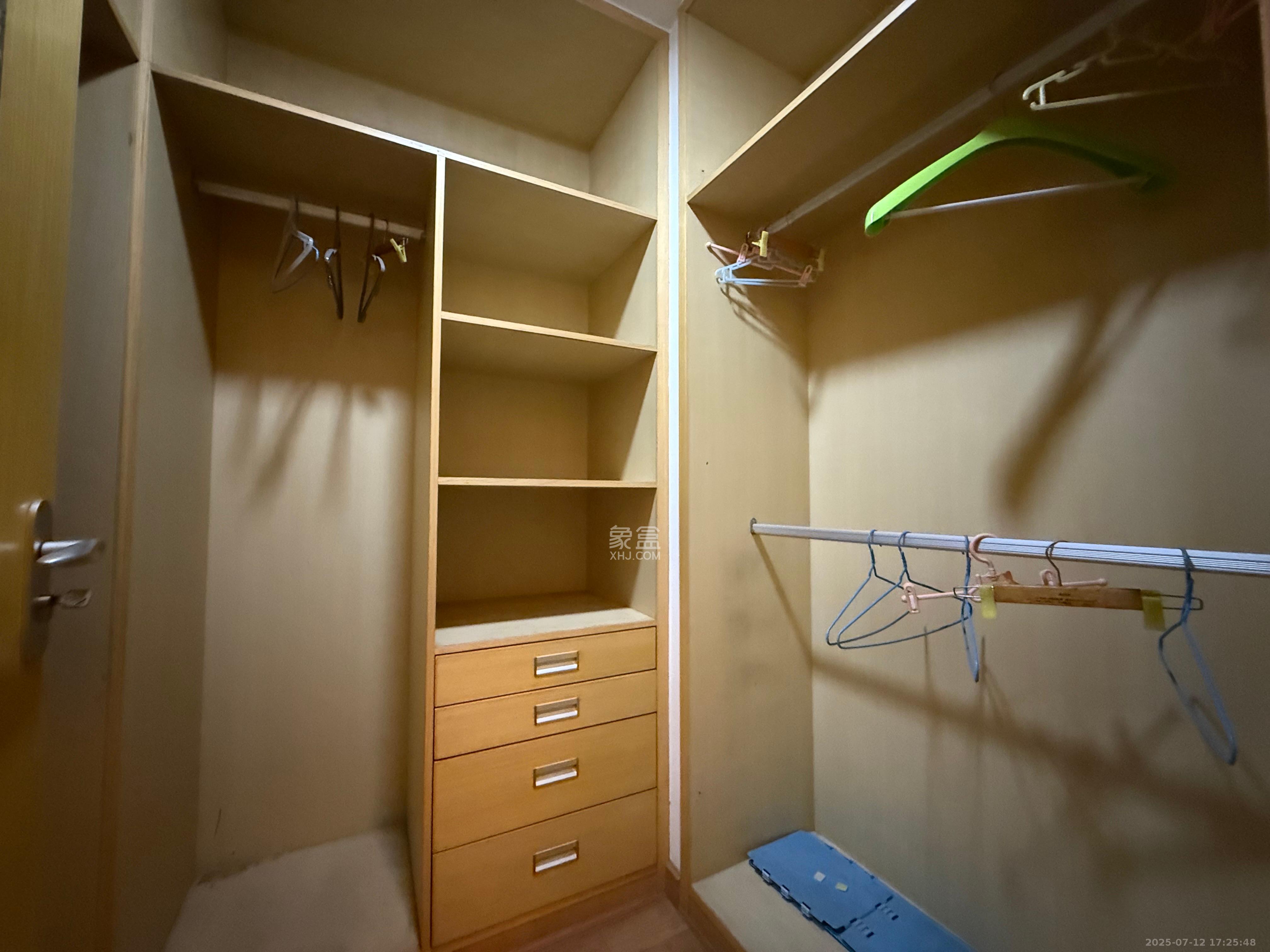 湘水一城(一期) 3室2厅2卫 2500.0元/月 湘水一城(一期) 3室2厅2卫 2500.0元/月室内图