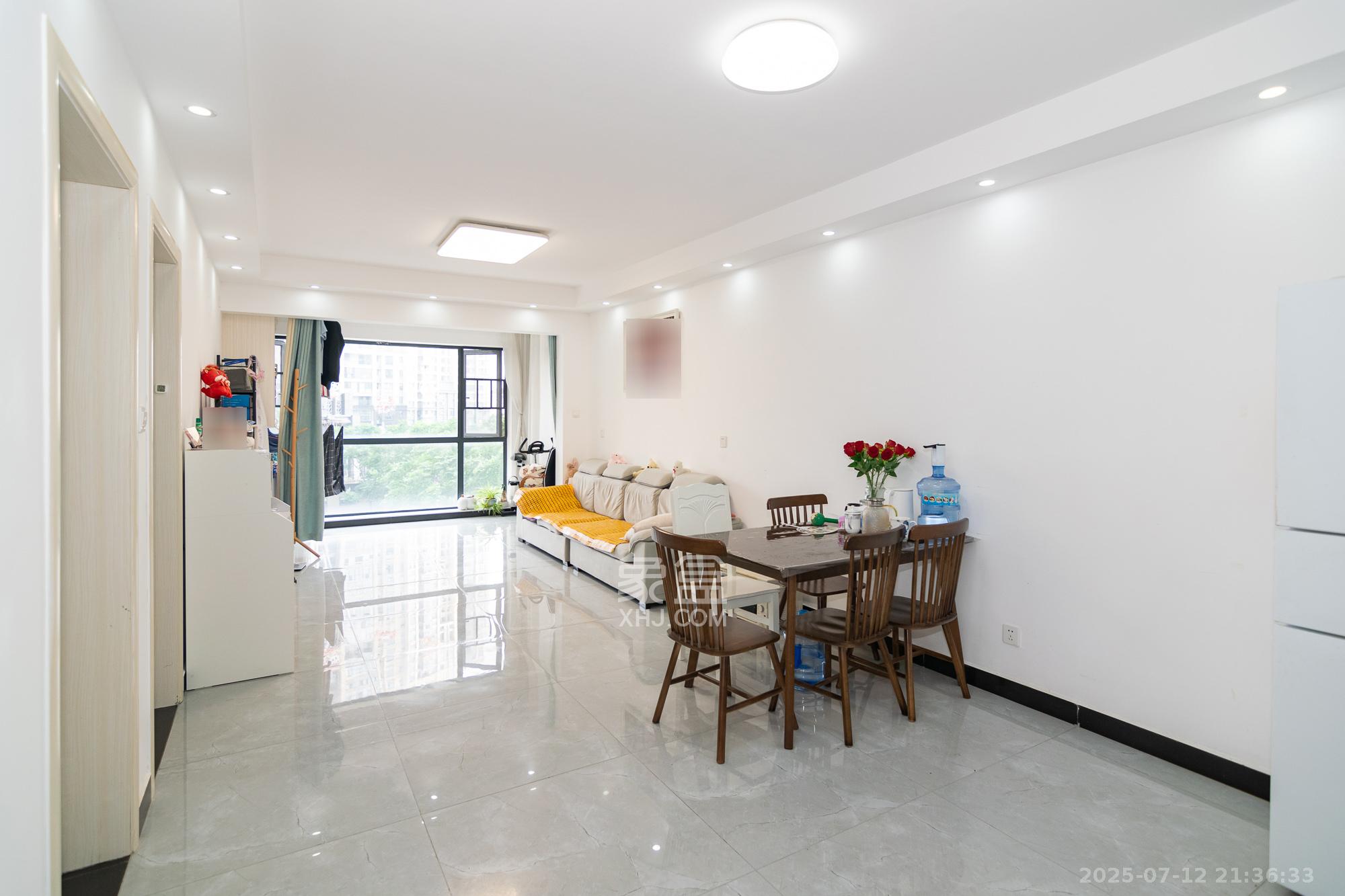 中粮鸿云  3室2厅2卫    69.8万 中粮鸿云  3室2厅2卫    69.8万客厅