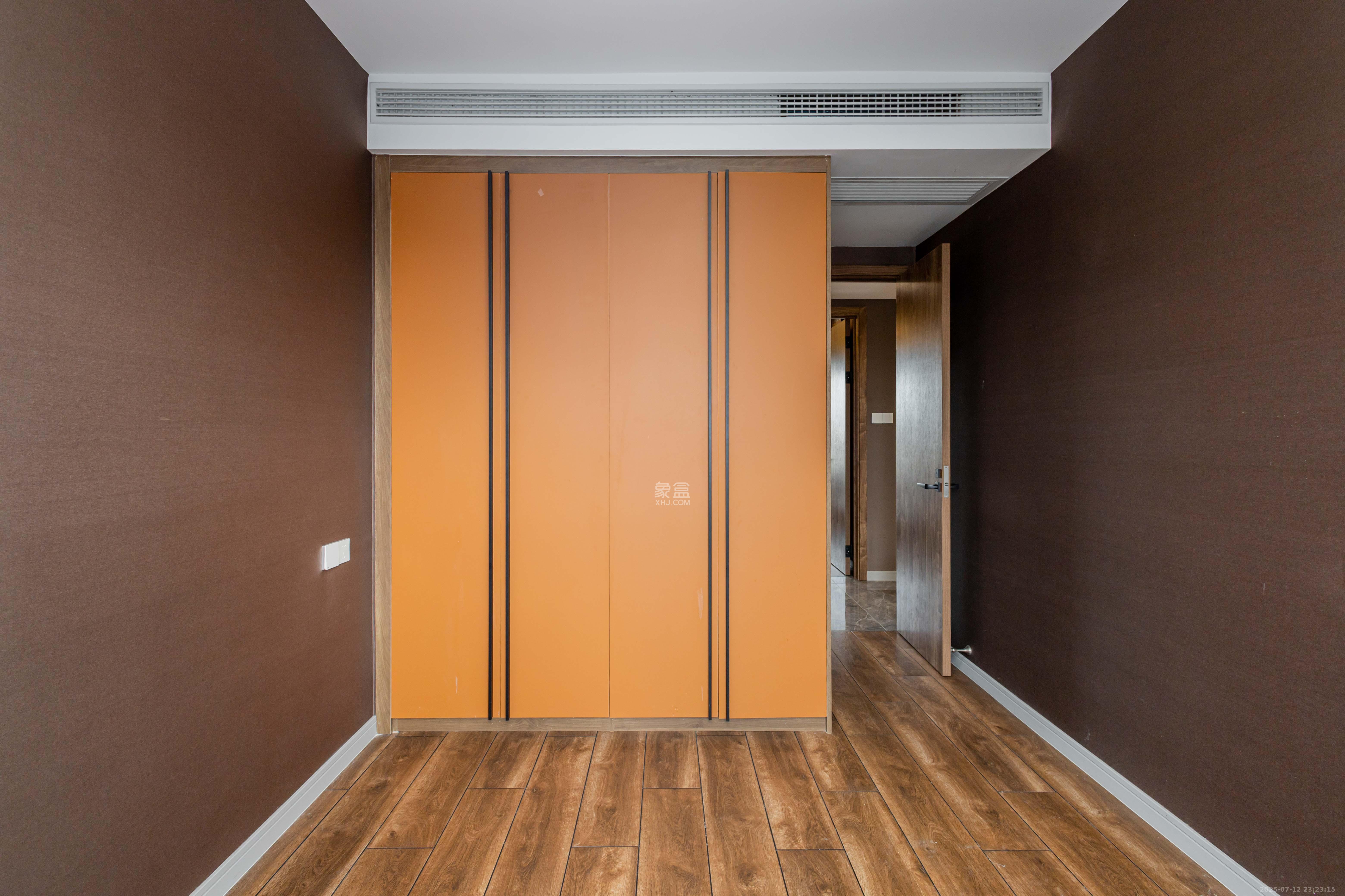 中交中央公园D4区 3室2厅2卫 118.0万 中交中央公园D4区 3室2厅2卫 118.0万卧室