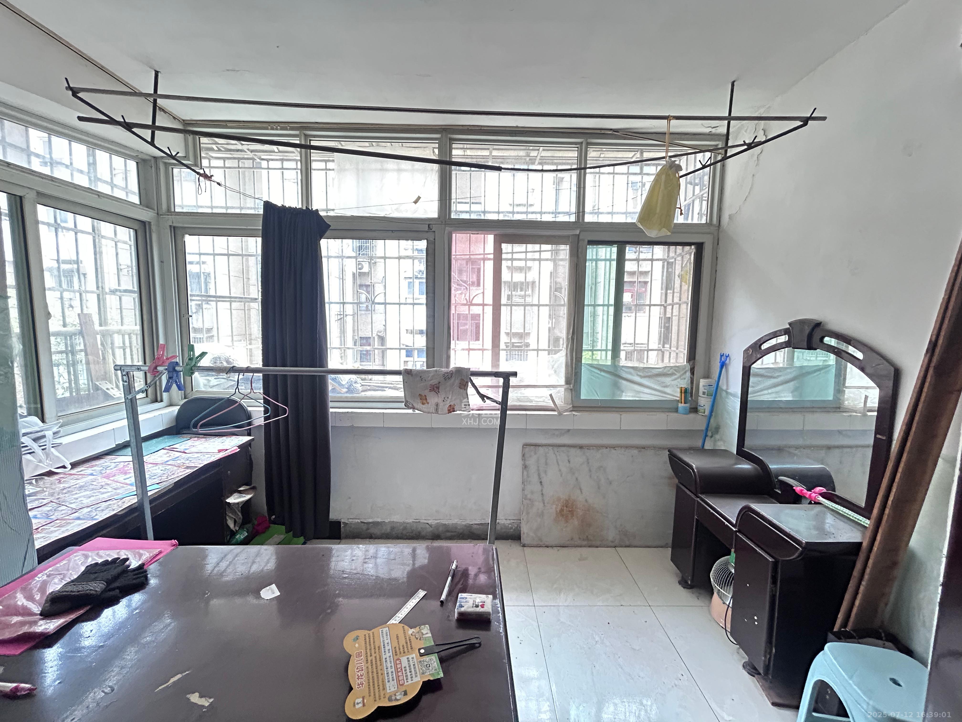 老鸦冲社区  1室0厅0卫    1200.0元/月室内图