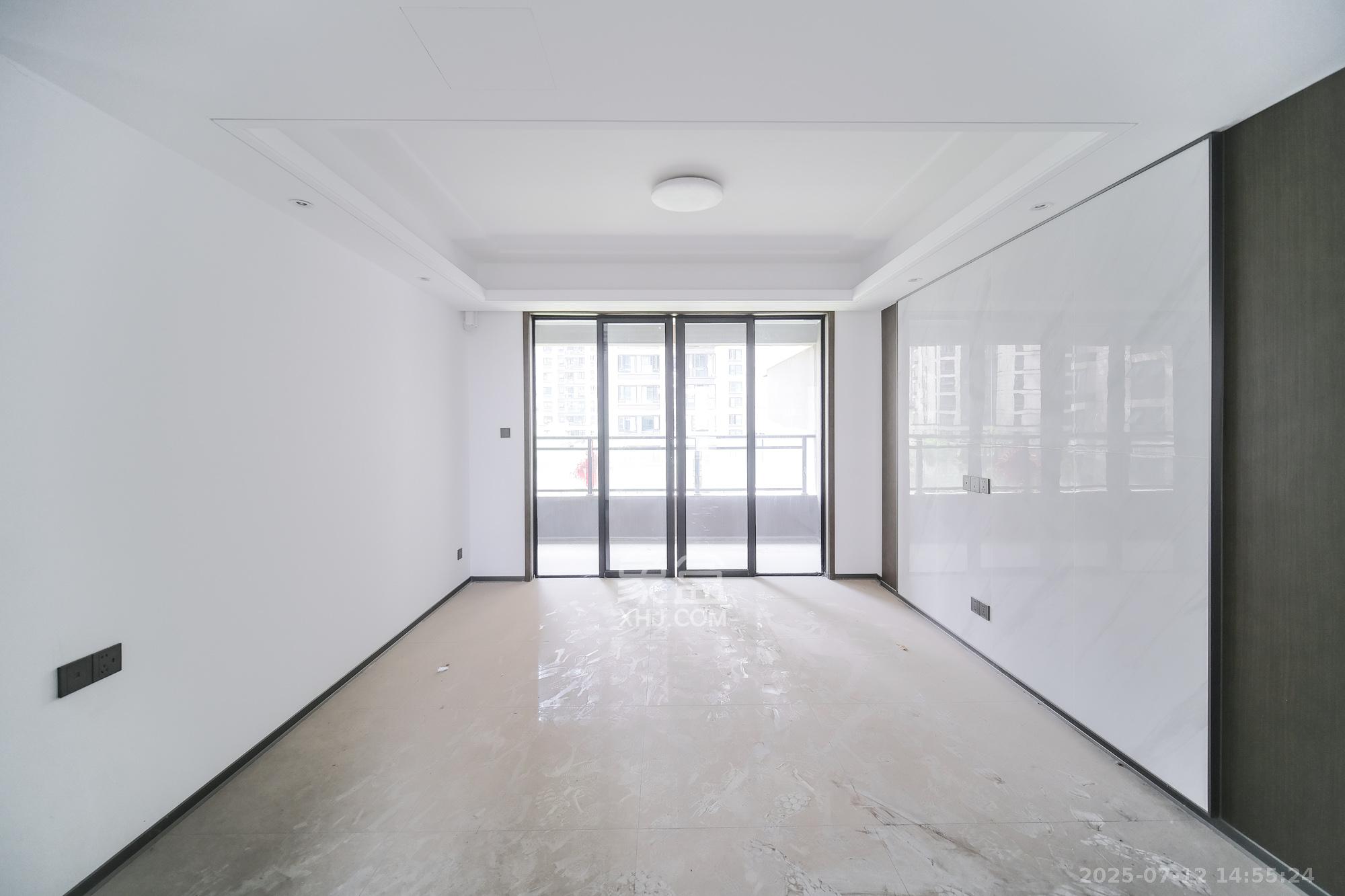 荣盛锦绣学府  4室2厅2卫    106.0万 荣盛锦绣学府  4室2厅2卫    106.0万客厅