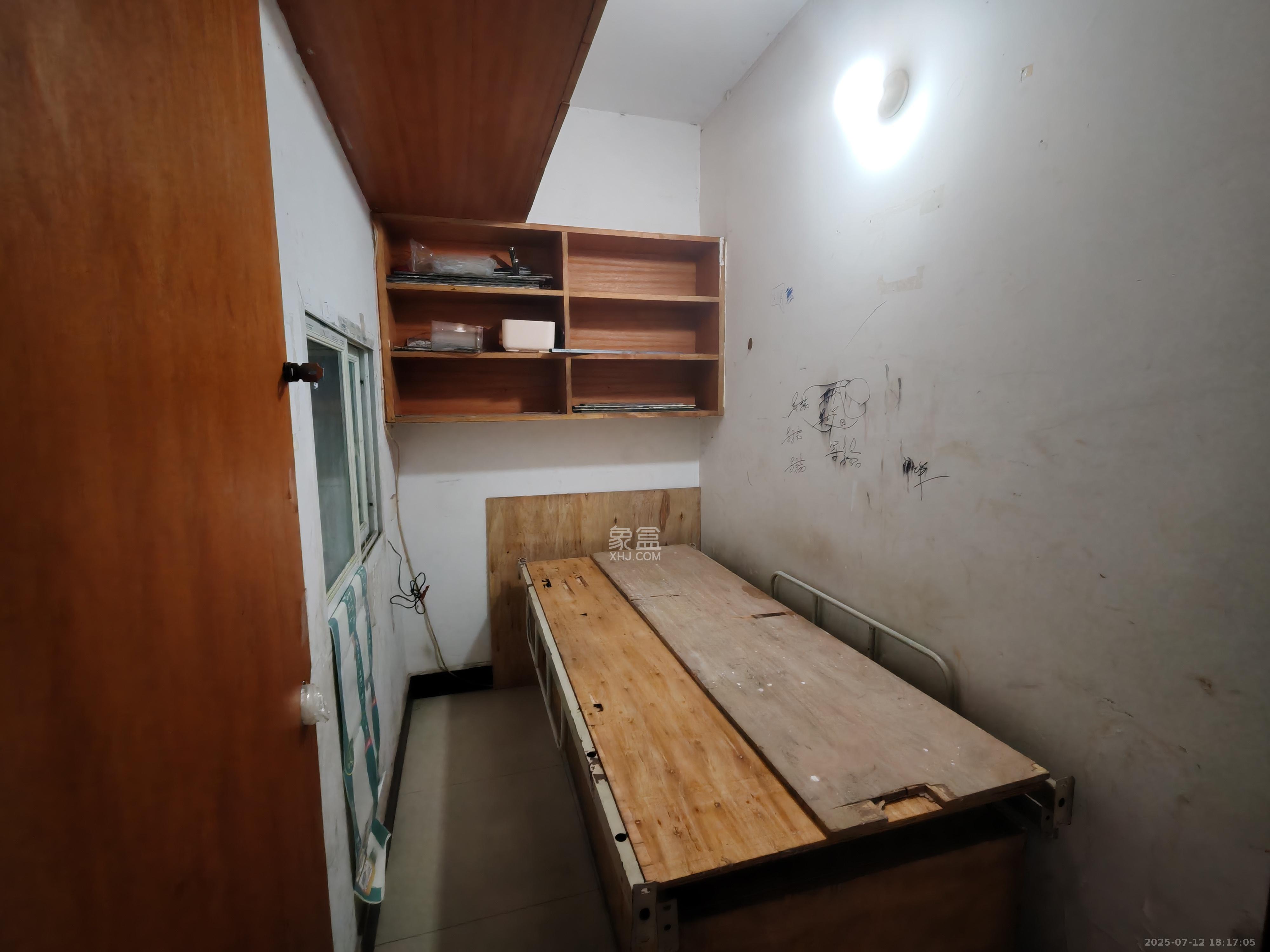 高桥家电百货城 7室1厅3卫 2000.0元/月 高桥家电百货城 7室1厅3卫 2000.0元/月室内图