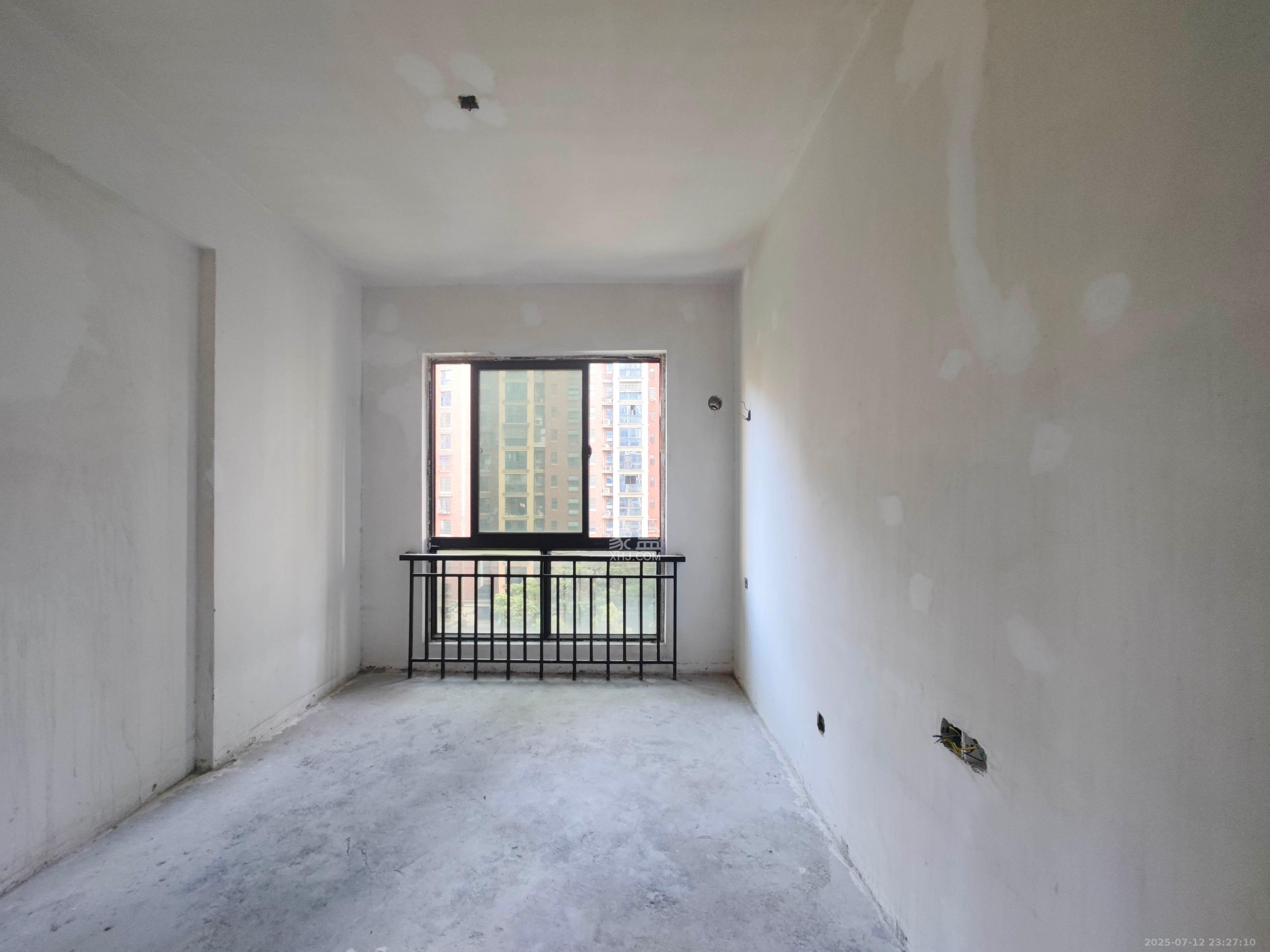 水岸天际(一期、二期) 3室2厅2卫 80.0万 水岸天际(一期、二期) 3室2厅2卫 80.0万卧室