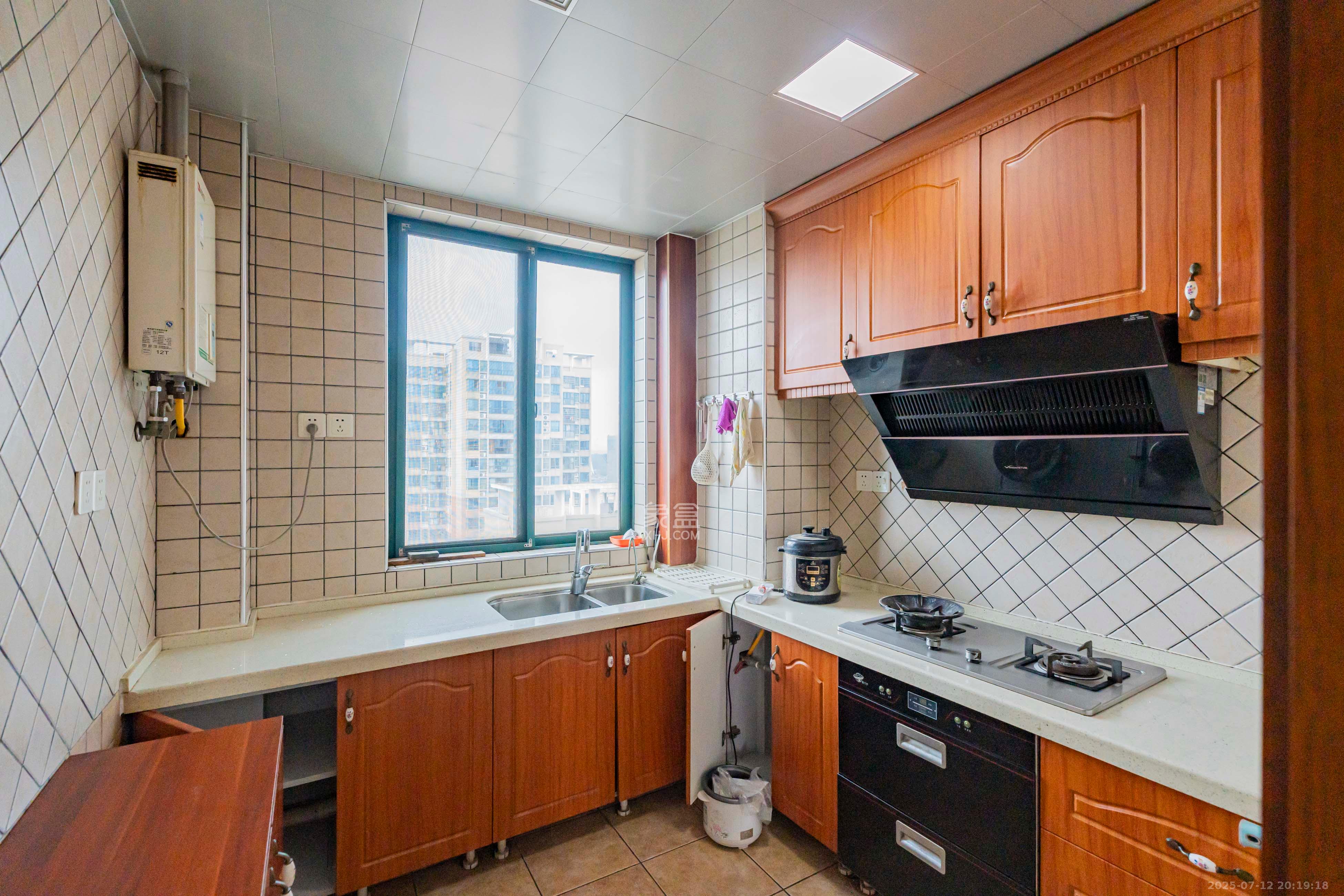 才子佳苑一期/二期 3室2厅2卫 70.0万 才子佳苑一期/二期 3室2厅2卫 70.0万厨房