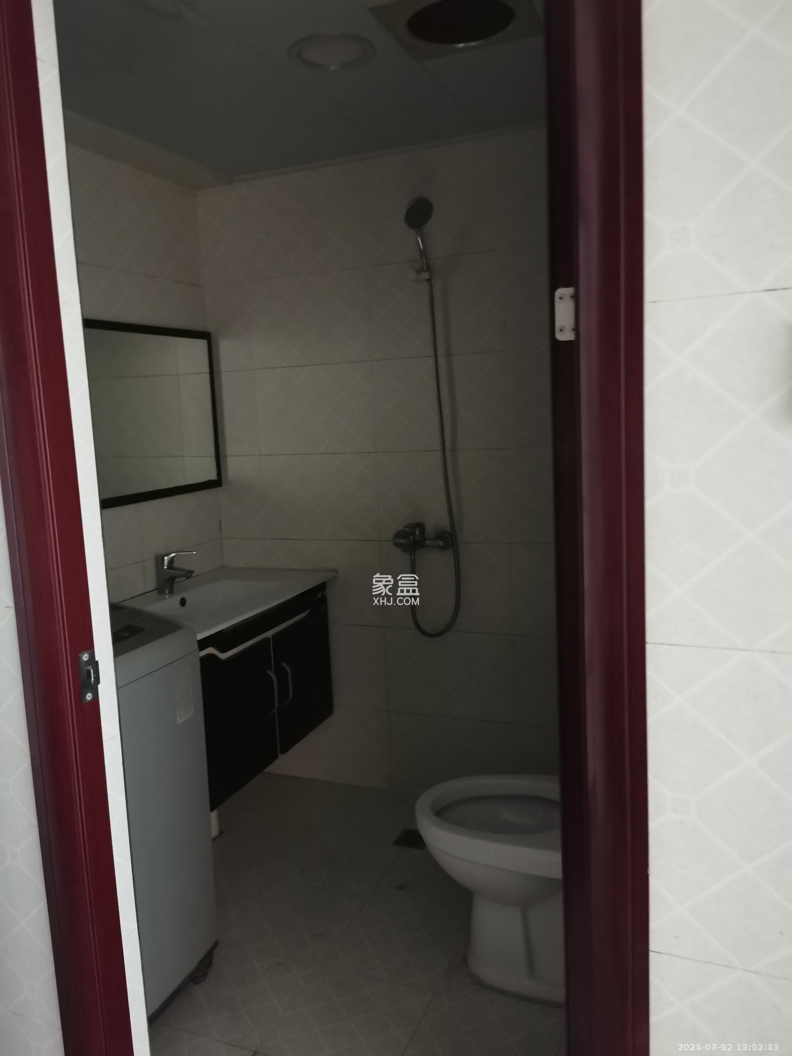 QQ生活馆 1室1厅1卫 1800.0元/月 QQ生活馆 1室1厅1卫 1800.0元/月室内图