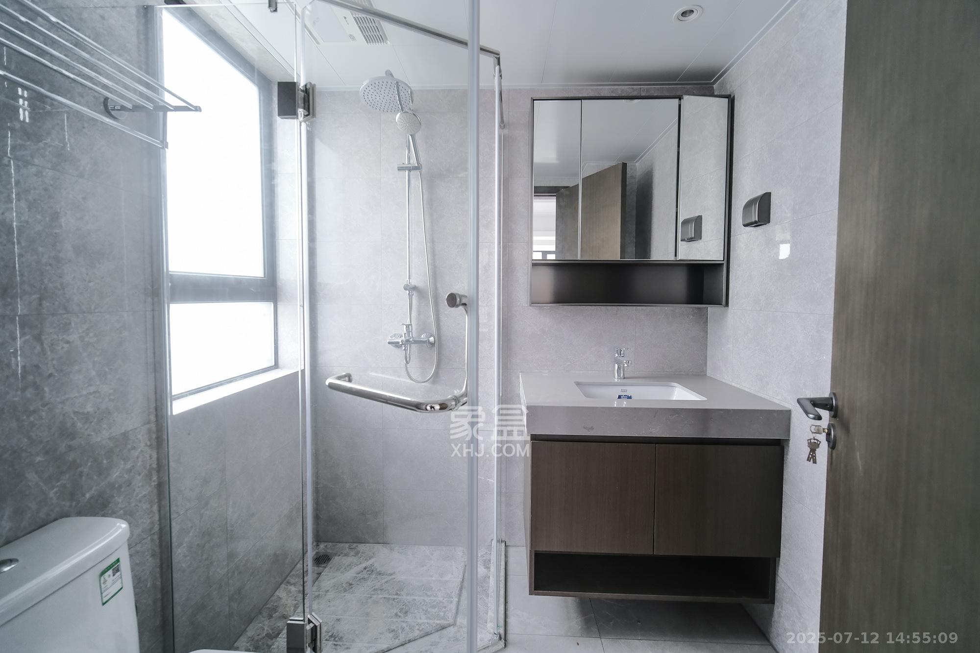 荣盛锦绣学府  3室2厅2卫    103.0万 荣盛锦绣学府  3室2厅2卫    103.0万卫生间