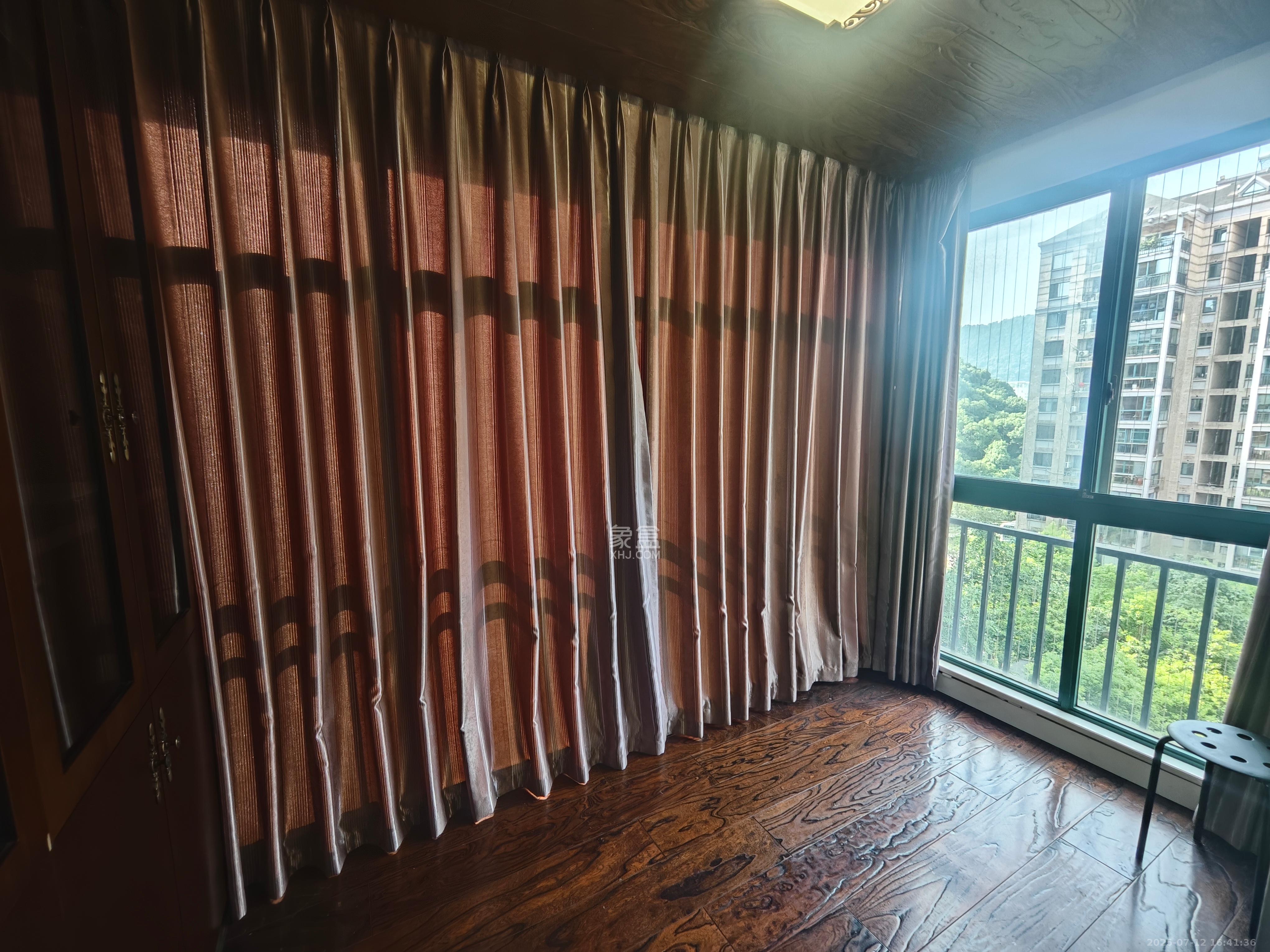 共和世家  3室2厅2卫    3500.0元/月 共和世家  3室2厅2卫    3500.0元/月室内图