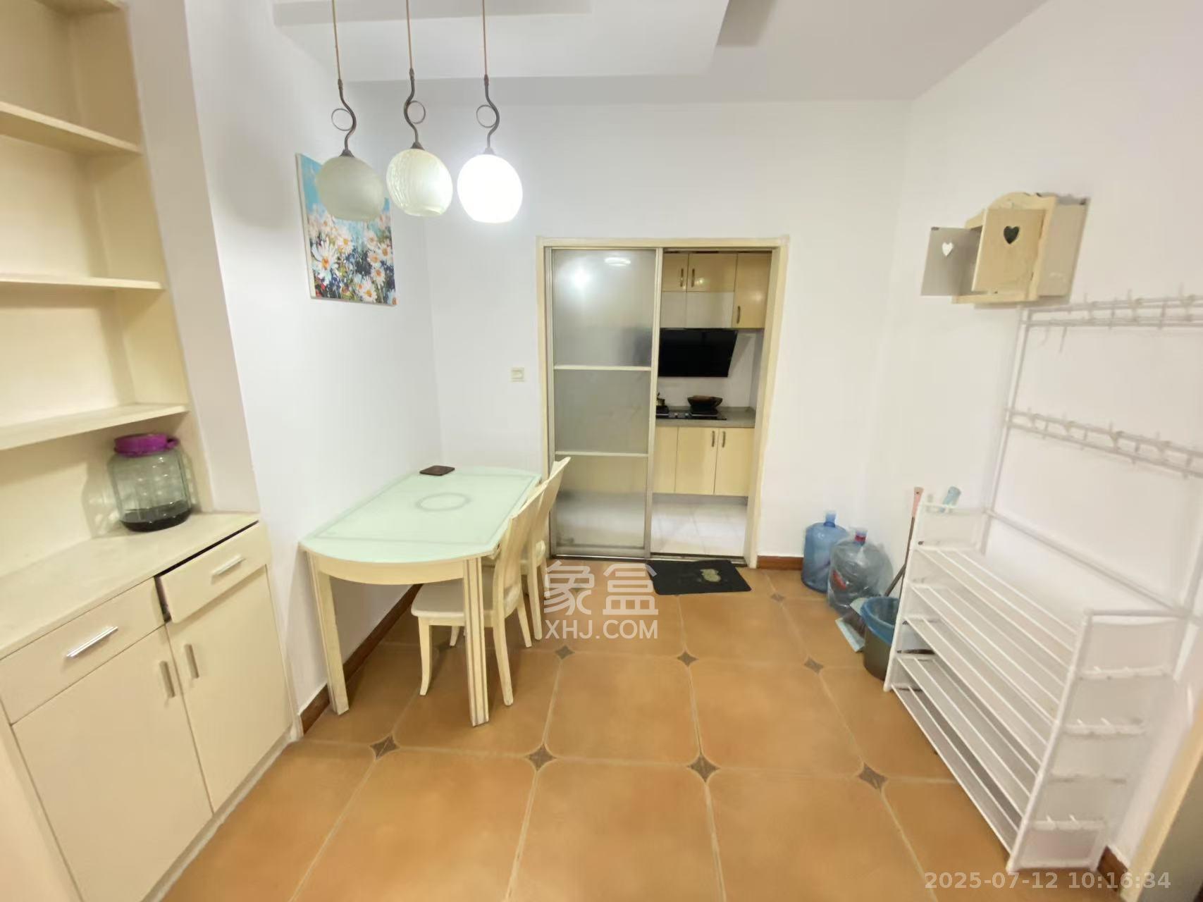 巧克力空间（建鸿达现代大厦）  2室2厅1卫   2200.00元/月室内图