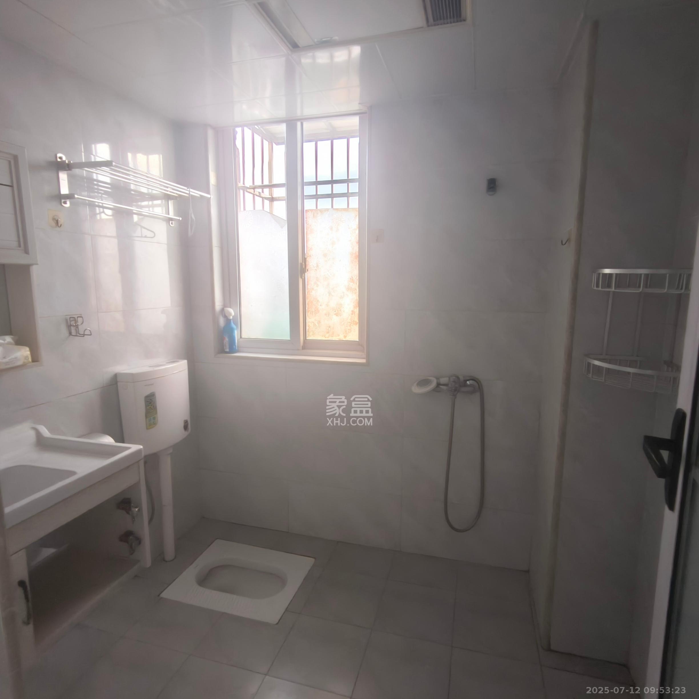 桥头家苑一期 4室2厅1卫 1800.0元/月 桥头家苑一期 4室2厅1卫 1800.0元/月室内图