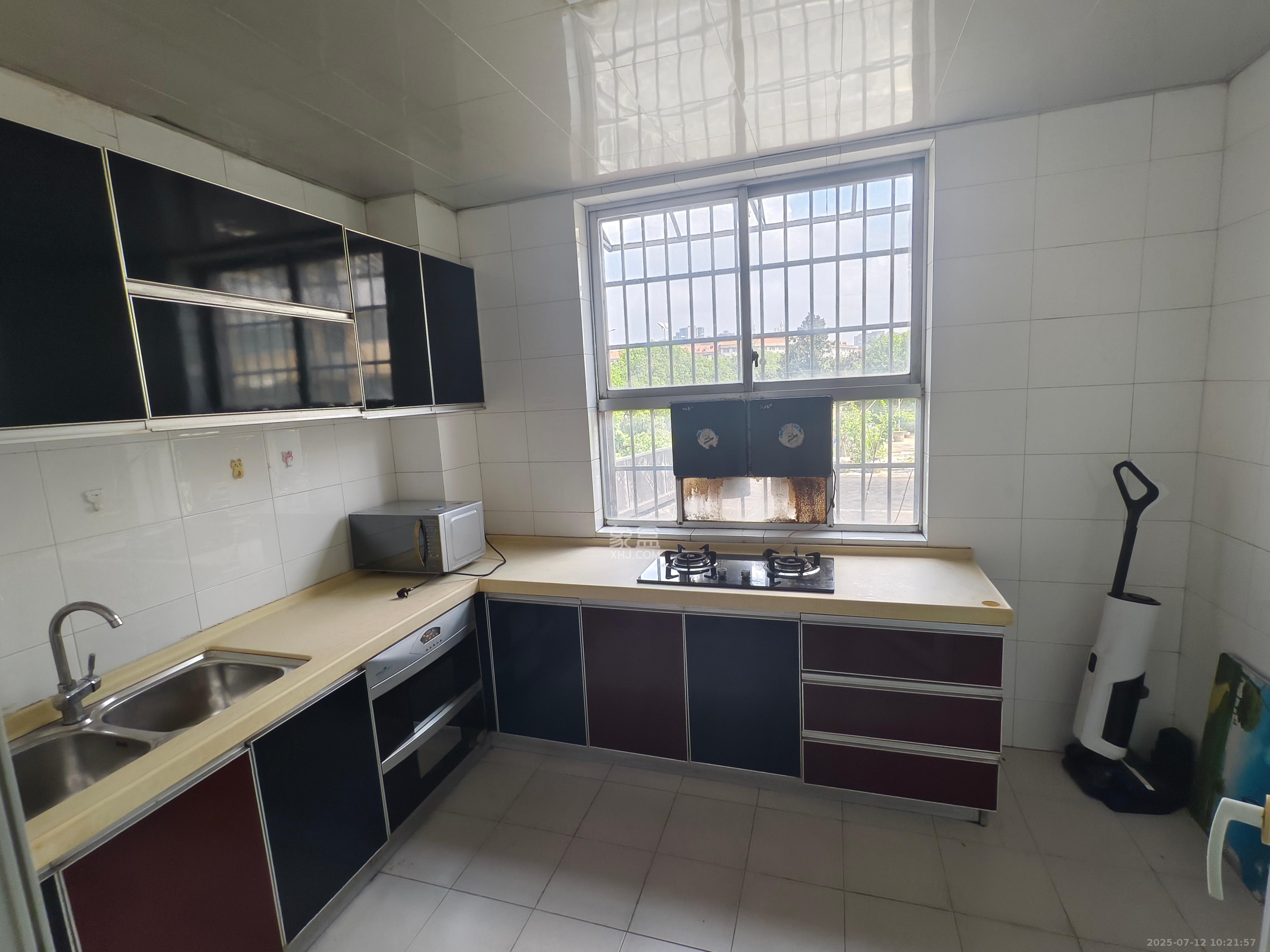 商学院和园 4室2厅2卫 2400.0元/月 商学院和园 4室2厅2卫 2400.0元/月室内图