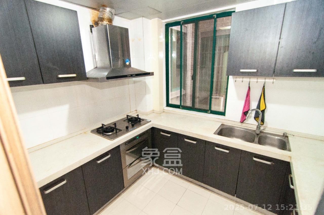 共和世家 4室2厅2卫 4200.0元/月 共和世家 4室2厅2卫 4200.0元/月室内图