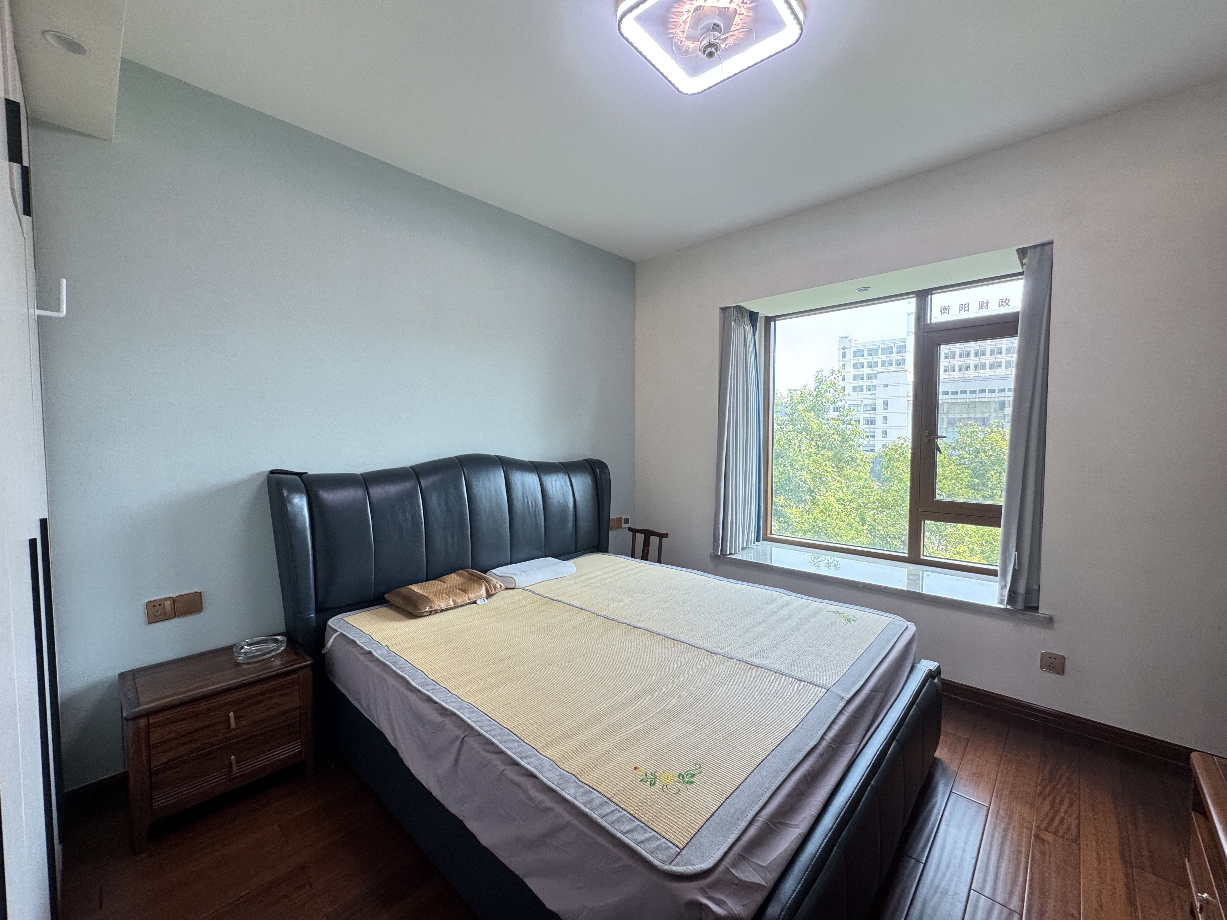 香江城市花园  4室2厅2卫   3980.00元/月室内图