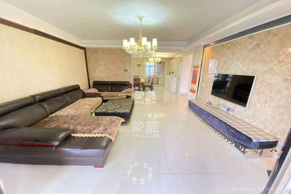 钱隆樽品(一、二、三期)  4室2厅2卫    3500.0元/月 钱隆樽品(一、二、三期)  4室2厅2卫    3500.0元/月室内图