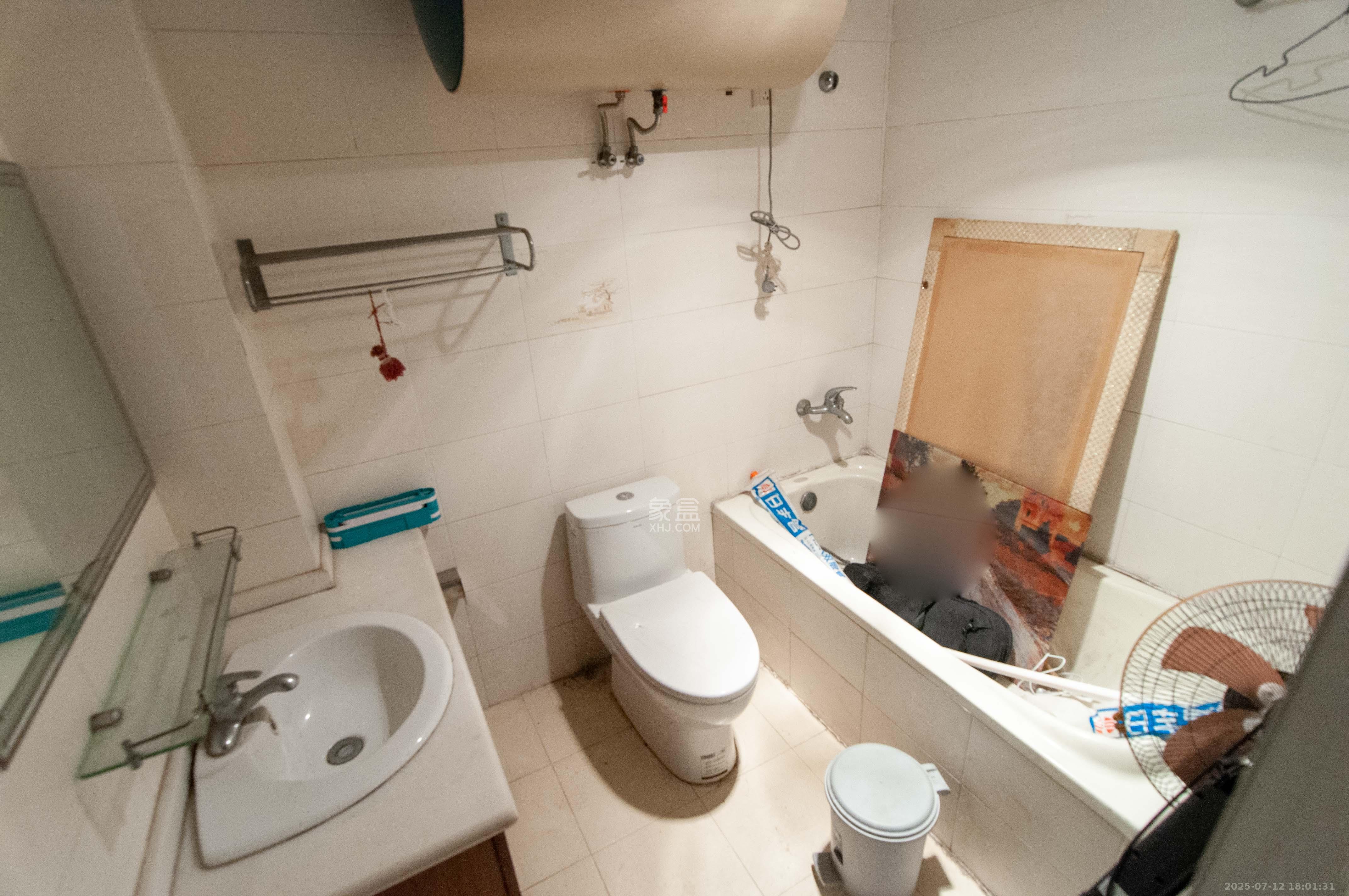 恩瑞麓山名园(龙王港小区) 3室2厅1卫 82.8万 恩瑞麓山名园(龙王港小区) 3室2厅1卫 82.8万卫生间