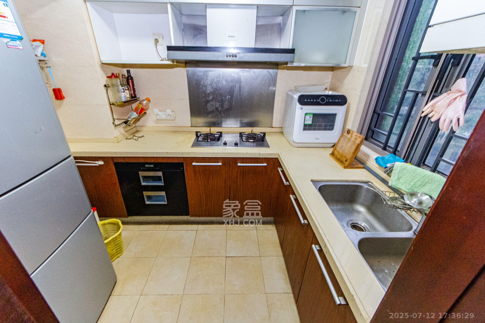 珠江花城三期锦鲤  4室2厅2卫    3600.0元/月 珠江花城三期锦鲤  4室2厅2卫    3600.0元/月室内图