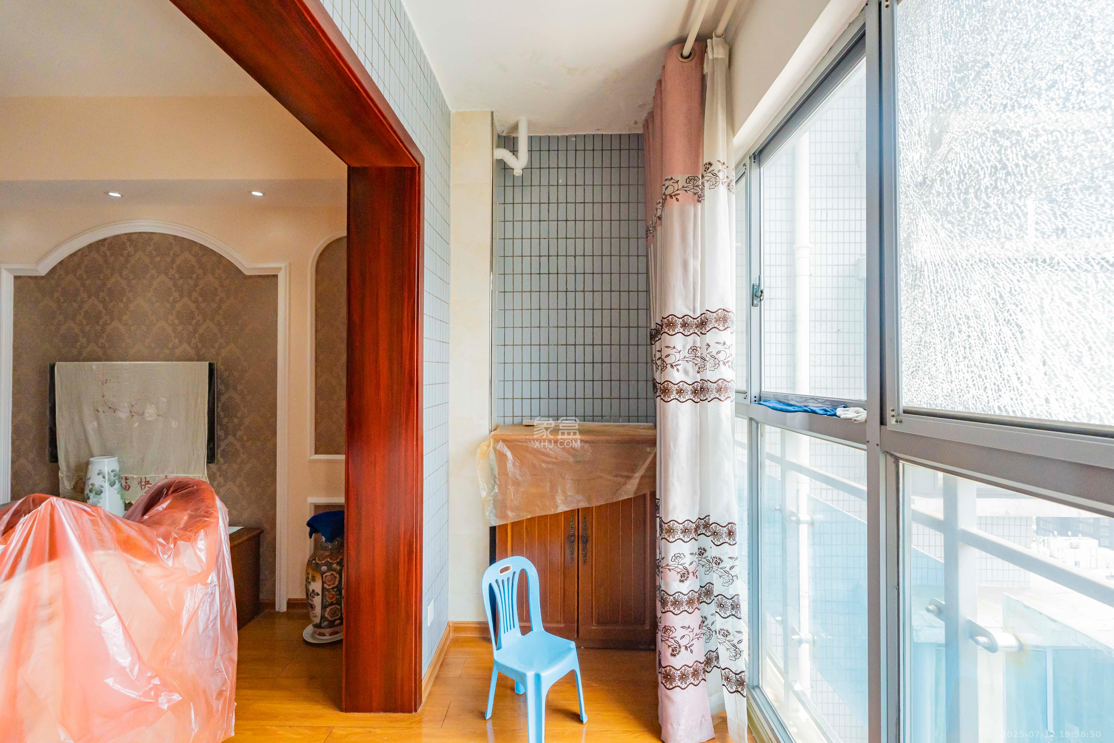 凯乐国际城  2室2厅1卫    105.0万 凯乐国际城  2室2厅1卫    105.0万阳台