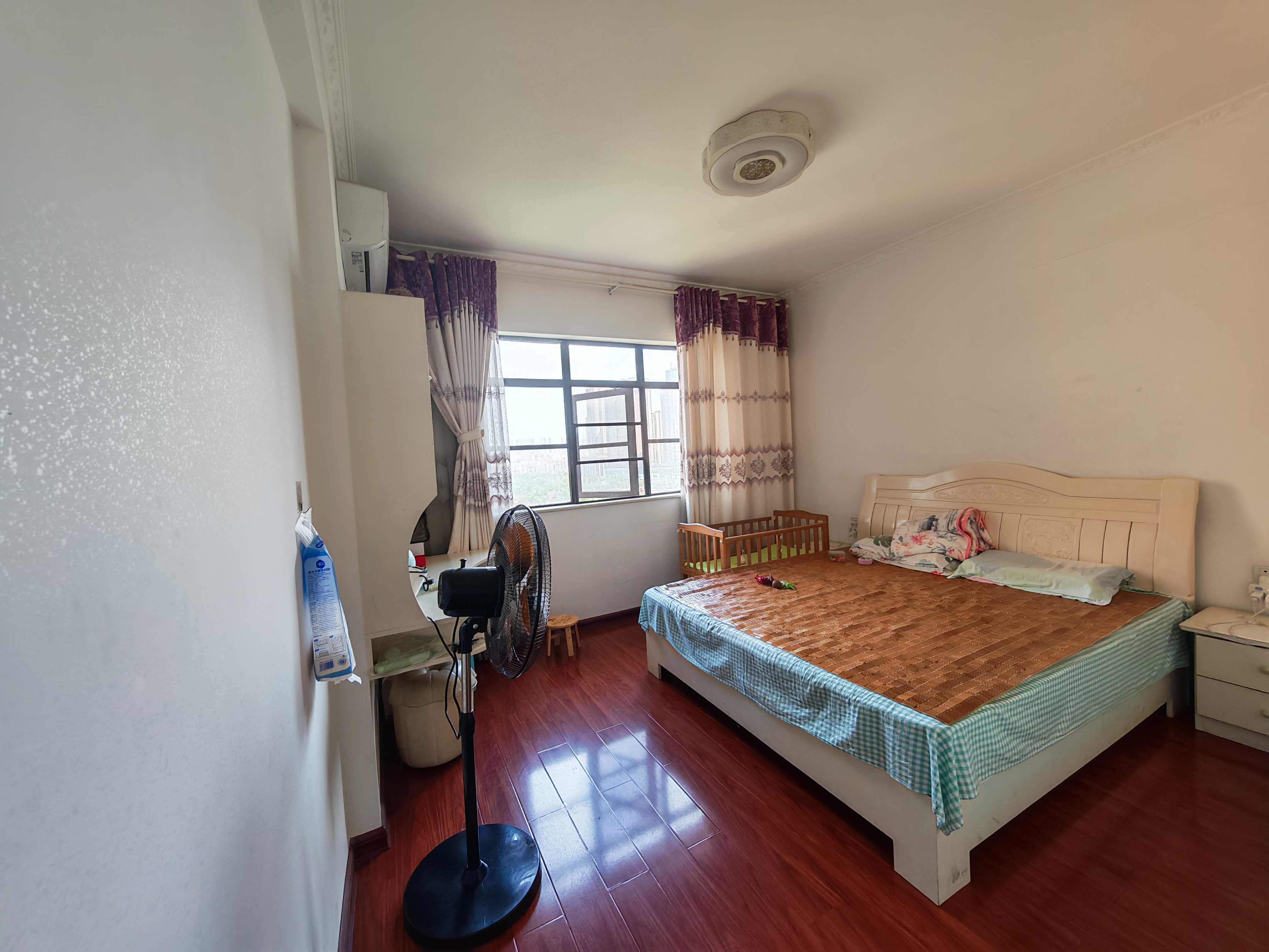 众一桂府  1室0厅0卫    72.8万 众一桂府  1室0厅0卫    72.8万客厅