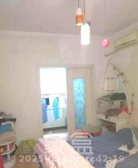 下碧湘街小区  2室1厅1卫    2500.0元/月 下碧湘街小区  2室1厅1卫    2500.0元/月室内图