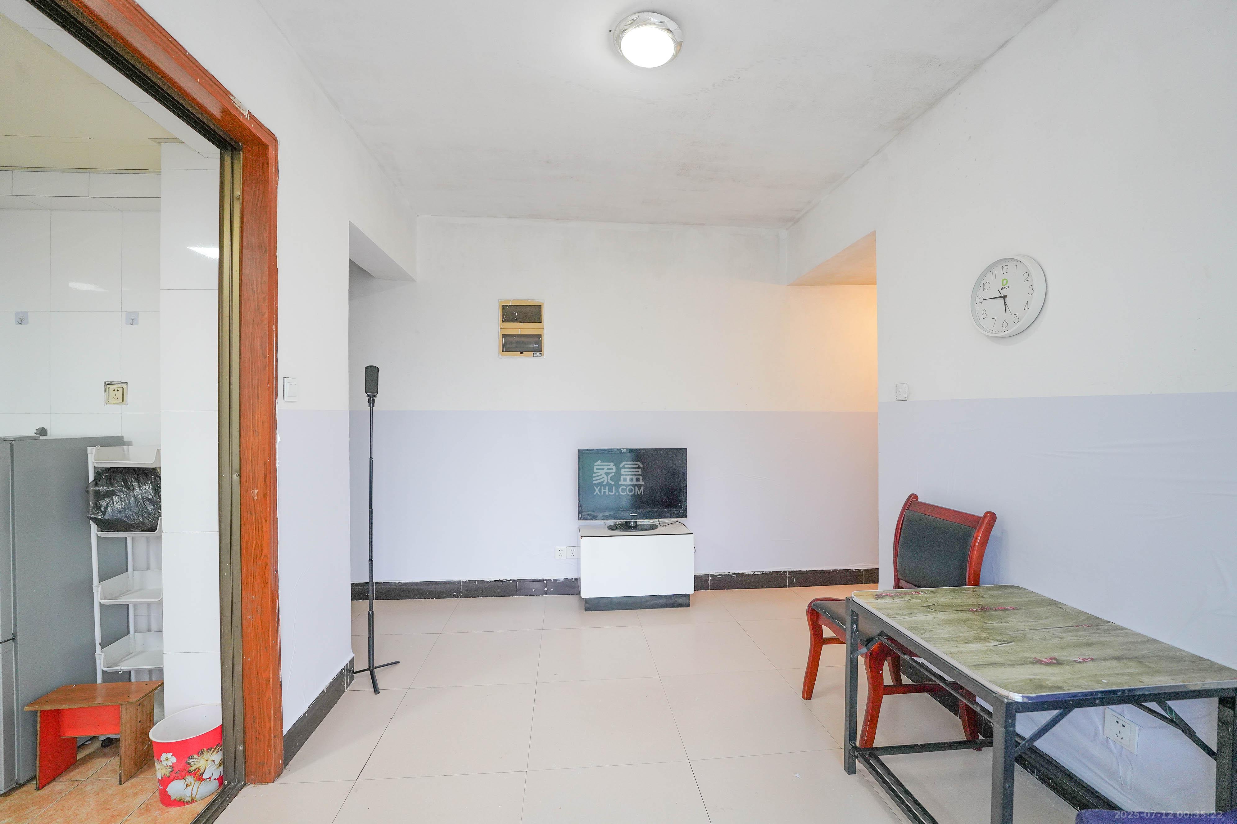 南郡明珠 1室1厅1卫 20.0万 南郡明珠 1室1厅1卫 20.0万客厅