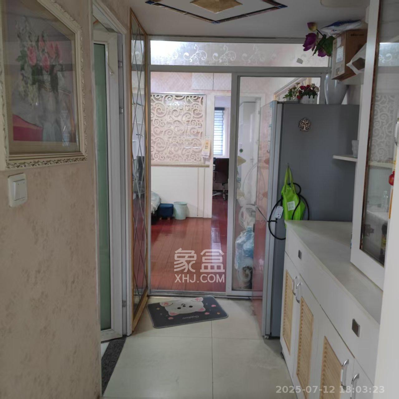 三和公寓  1室1厅1卫    1500.0元/月 三和公寓  1室1厅1卫    1500.0元/月室内图