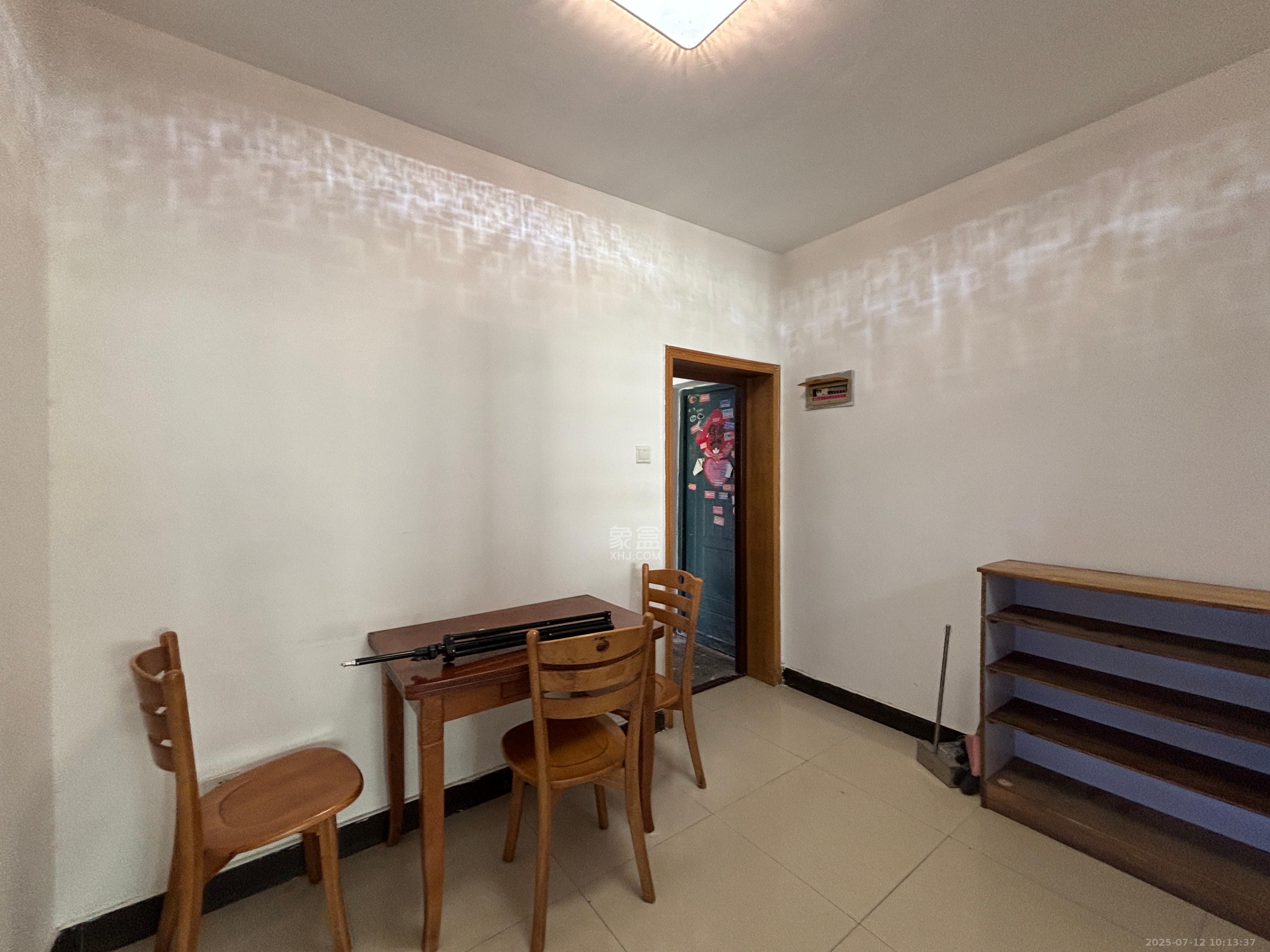 国庆新村  2室2厅1卫   1400.00元/月室内图