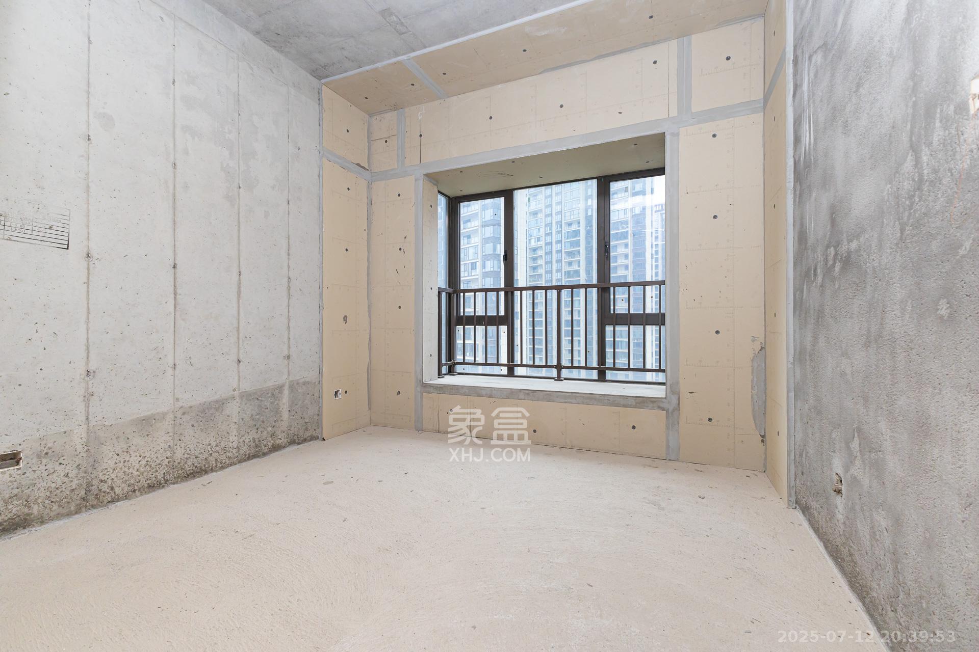 润和湘江天地E区  4室2厅2卫    200.0万 润和湘江天地E区  4室2厅2卫    200.0万卧室