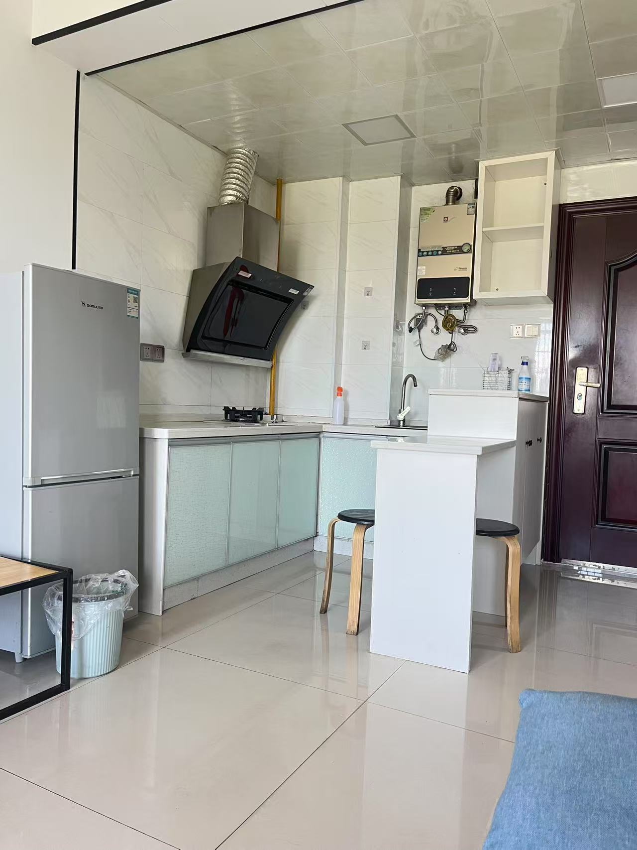 香格里拉 1室1厅1卫 1000.0元/月 香格里拉 1室1厅1卫 1000.0元/月室内图