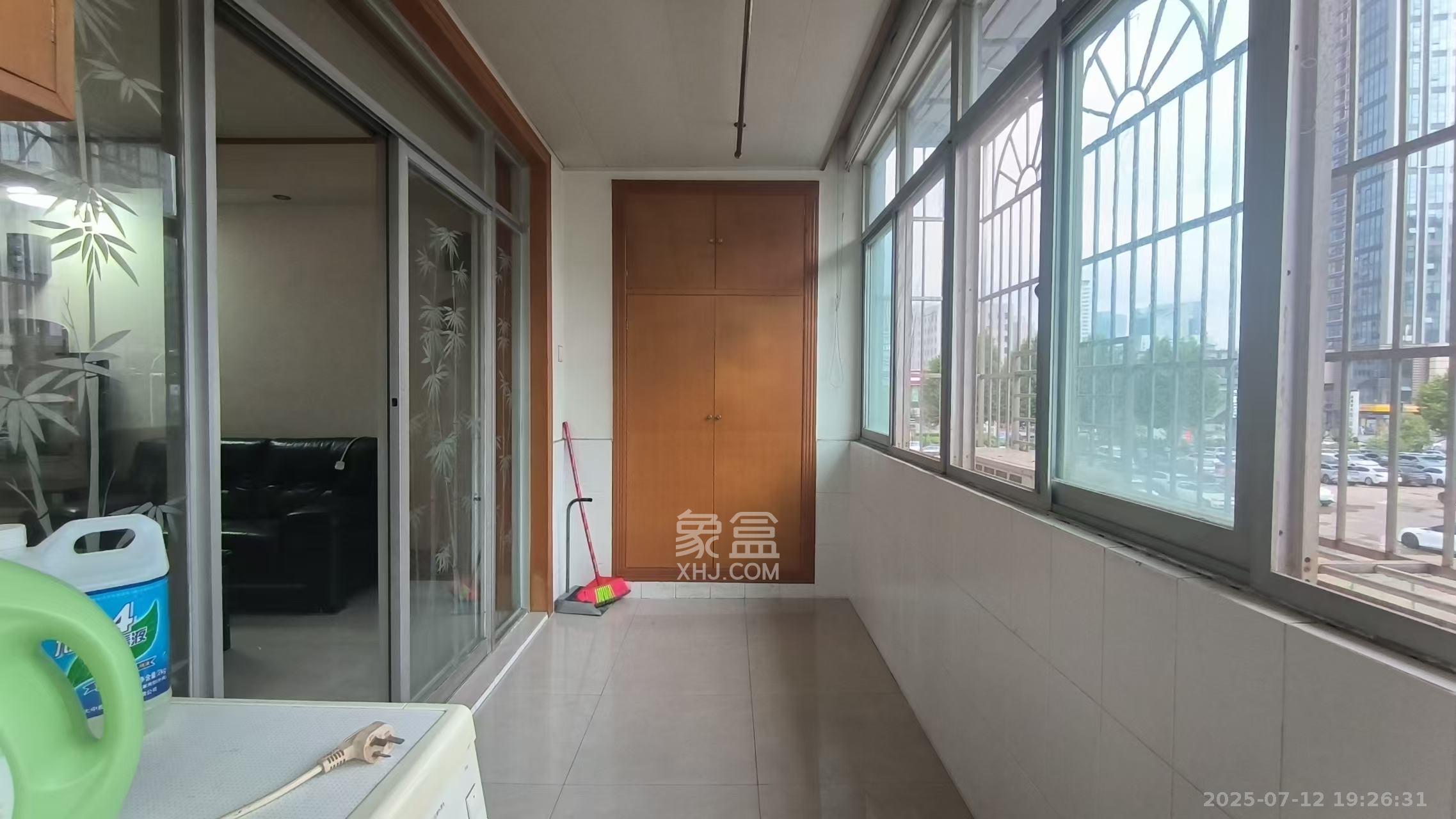 雅园小区  2室2厅1卫   2600.00元/月室内图