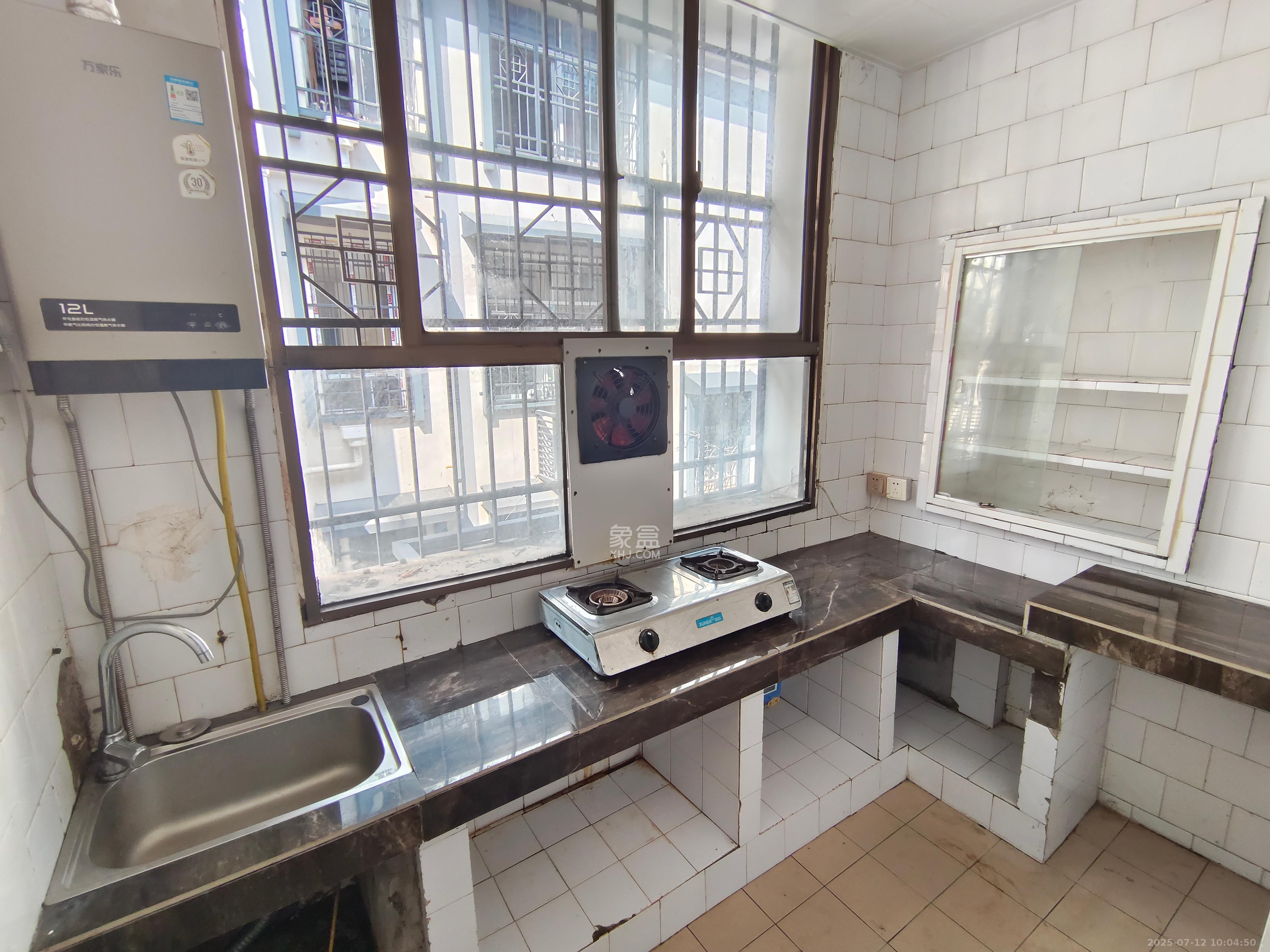 星沙一区  3室1厅1卫    1500.0元/月 星沙一区  3室1厅1卫    1500.0元/月室内图