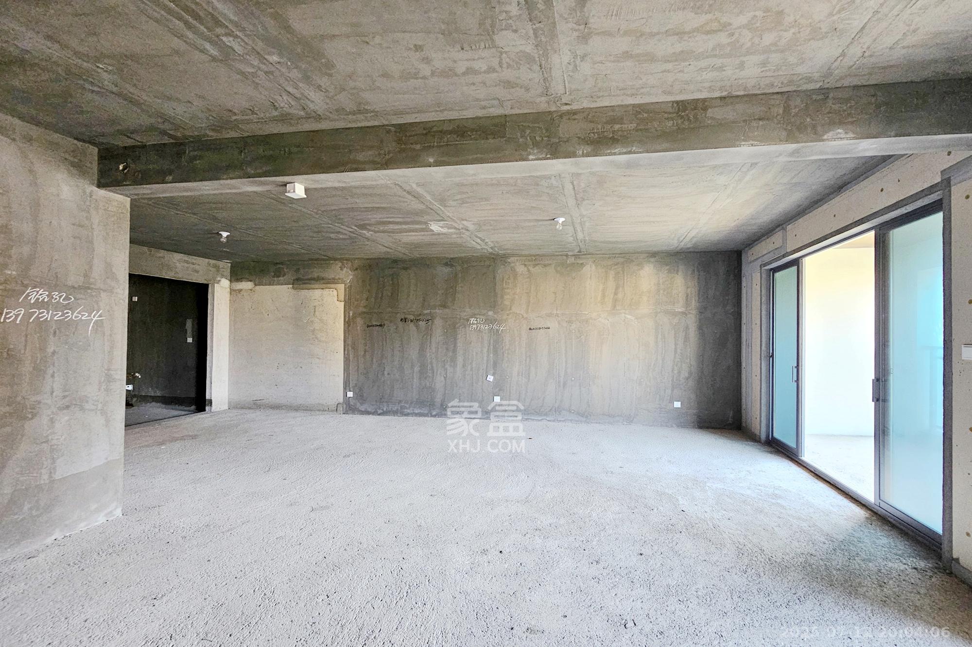 长房东旭国际 4室2厅2卫 125.0万 长房东旭国际 4室2厅2卫 125.0万客厅