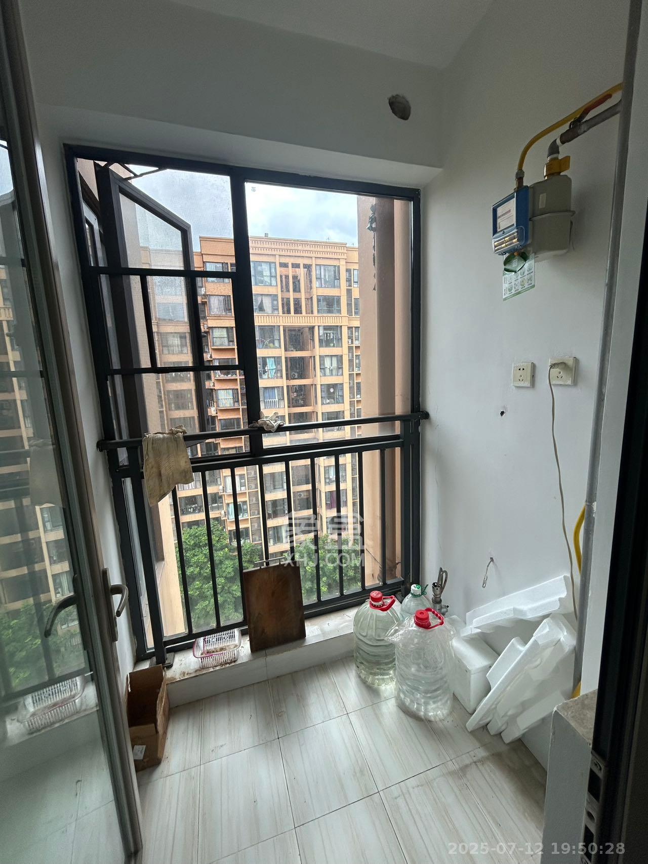 怡海星城  3室2厅2卫    2500.0元/月室内图