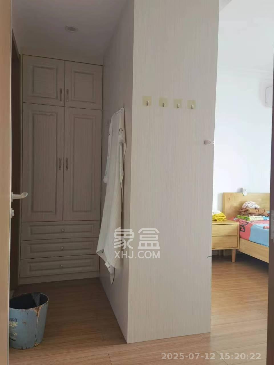 万科魅力之城  3室2厅2卫   2600.00元/月室内图