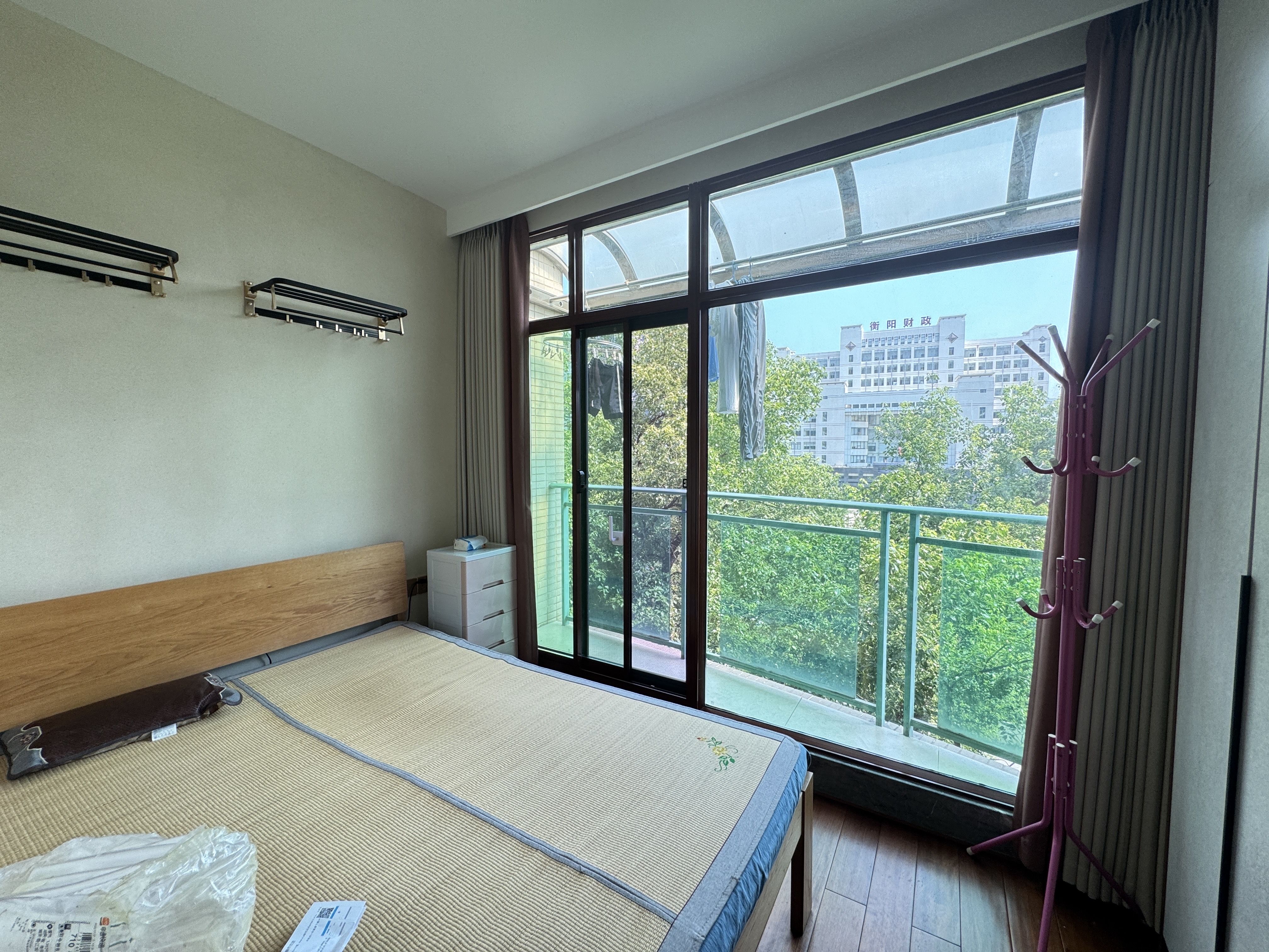 香江城市花园  4室2厅2卫   3980.00元/月