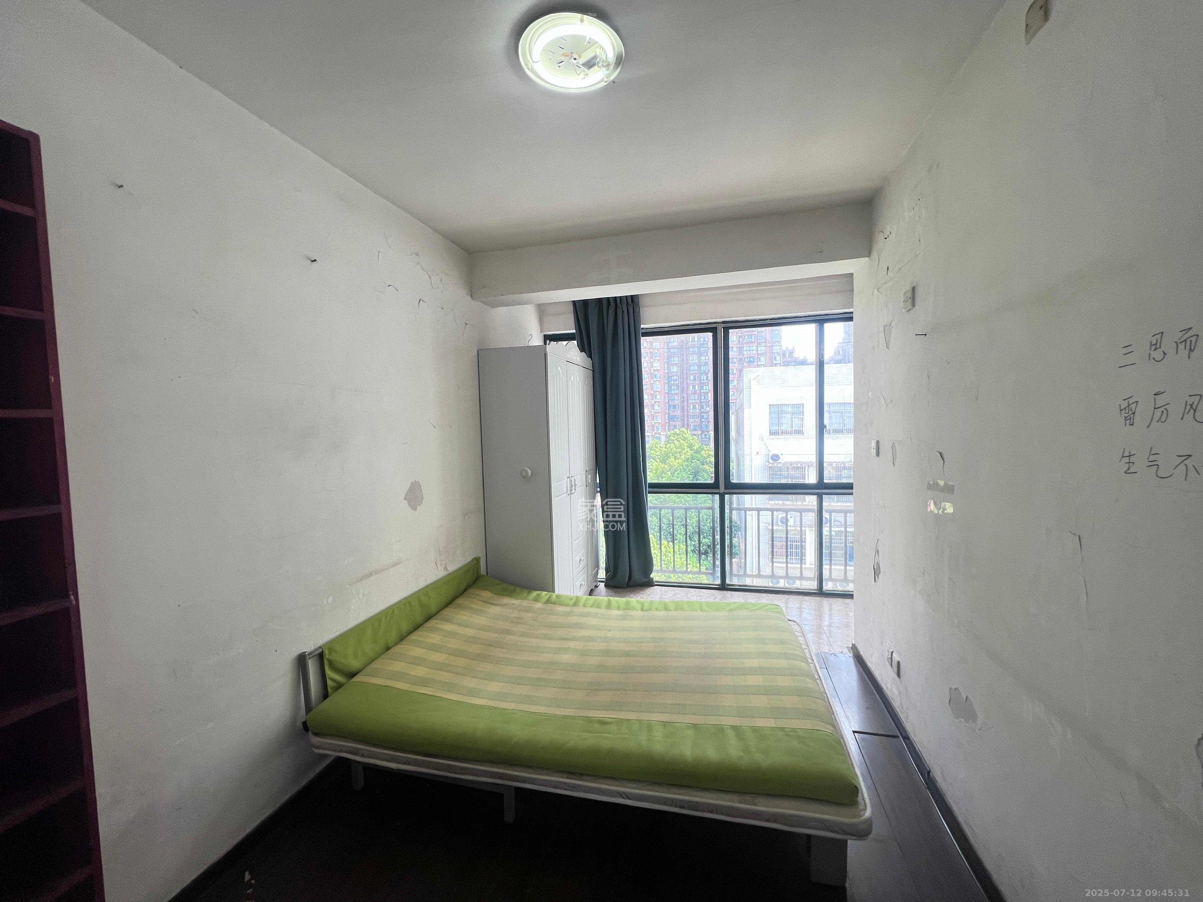 东方新城  5室2厅2卫    2300.0元/月 东方新城  5室2厅2卫    2300.0元/月室内图