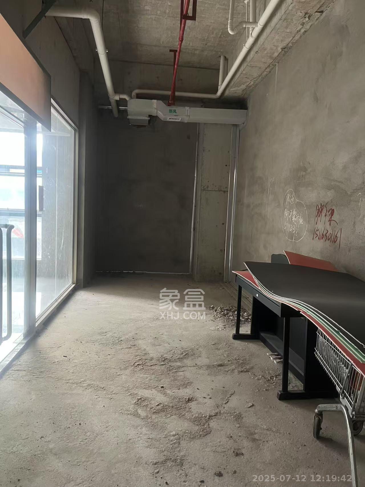 新世界广场   200.0㎡      12000.0元/月