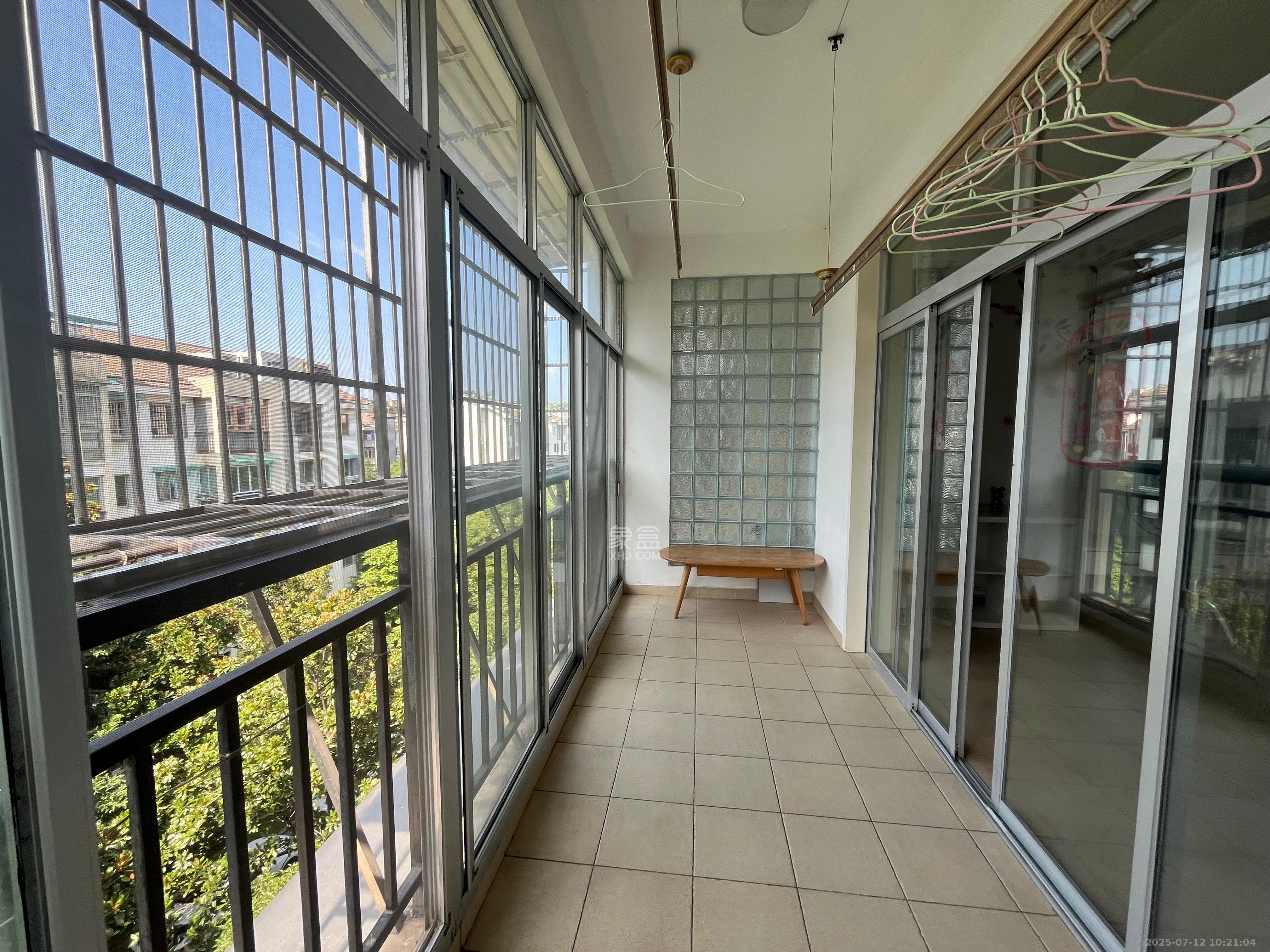 九峰小区（一二三四区）  3室2厅2卫   2900.00元/月室内图