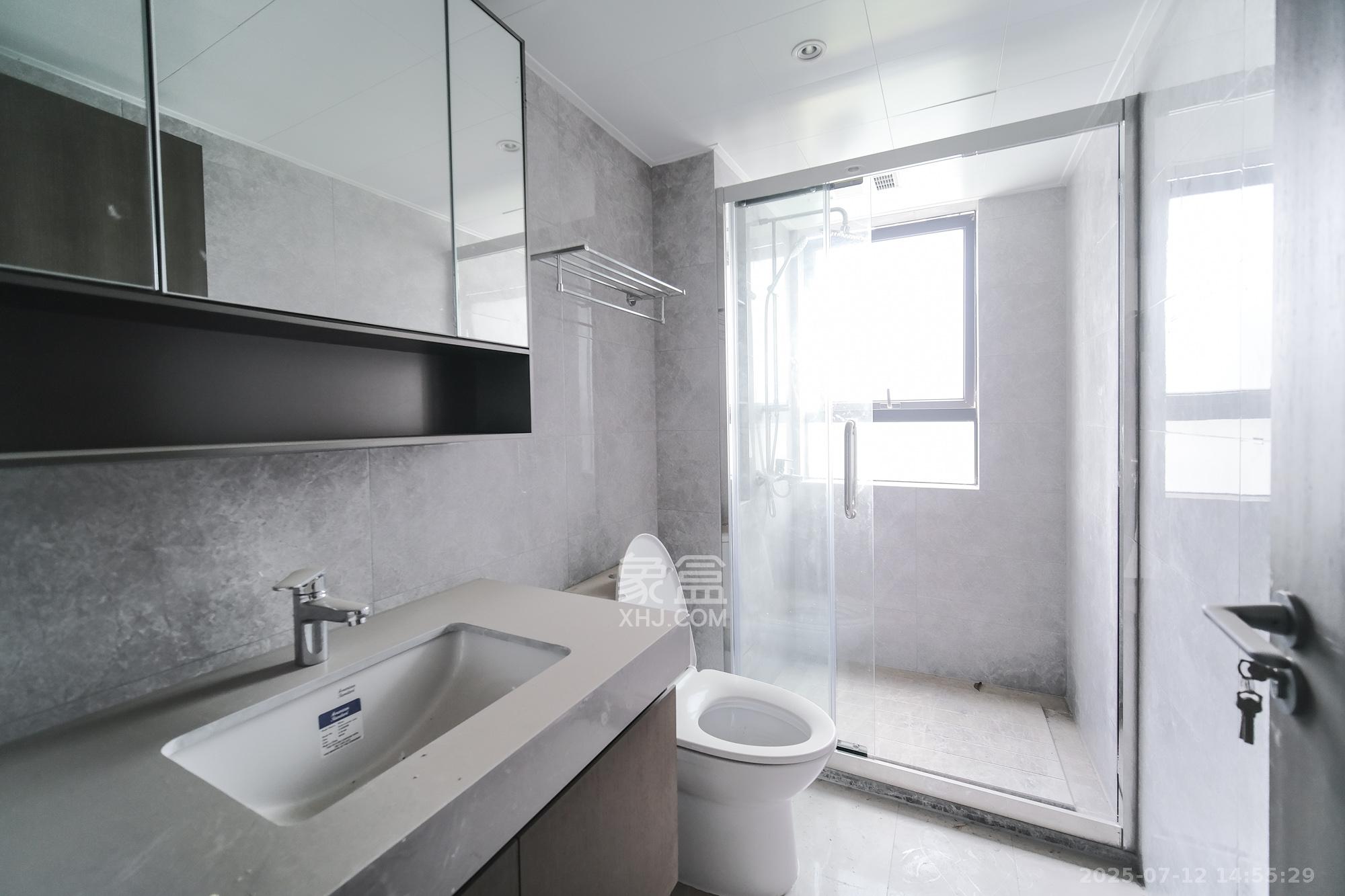 荣盛锦绣学府  4室2厅2卫    106.0万 荣盛锦绣学府  4室2厅2卫    106.0万卫生间