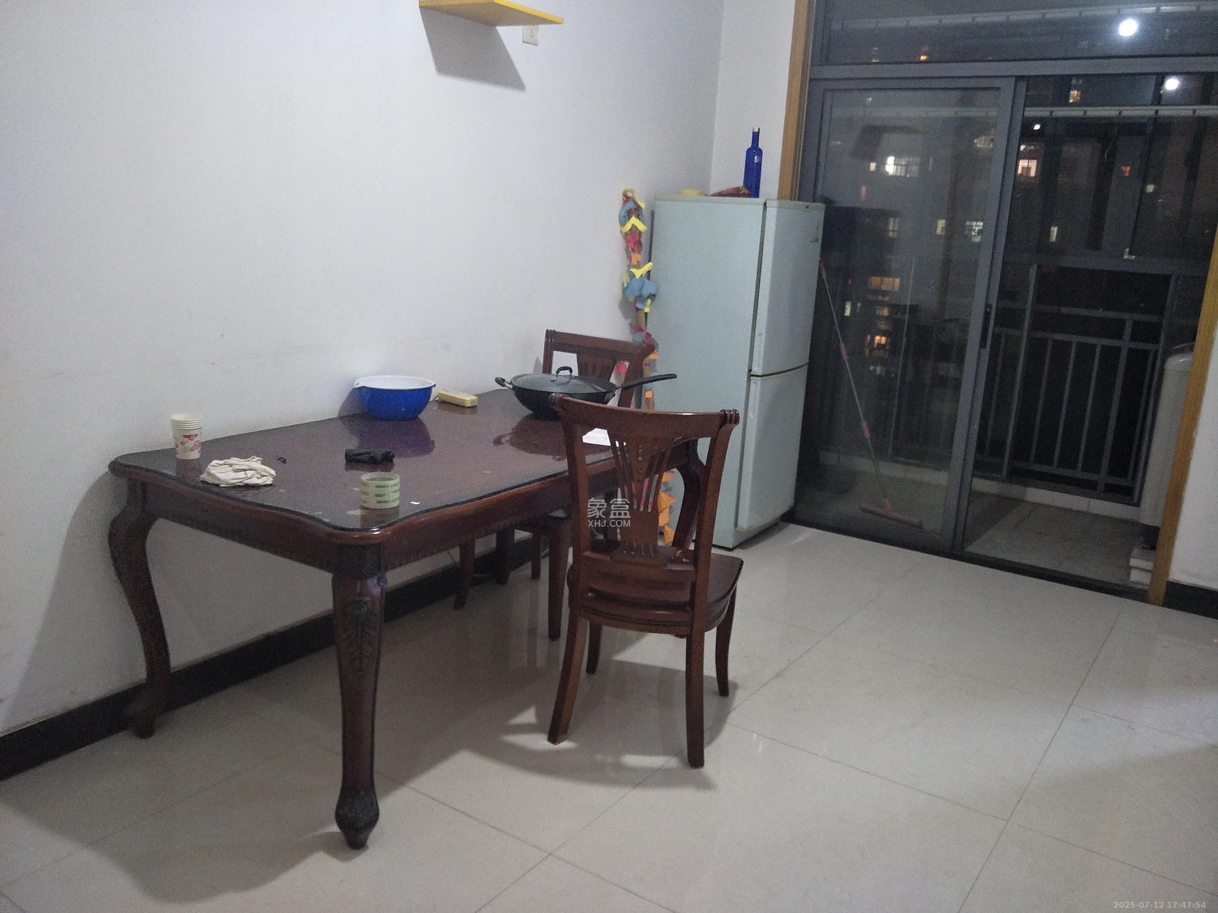 上海城小区 3室2厅1卫 2500.0元/月 上海城小区 3室2厅1卫 2500.0元/月室内图