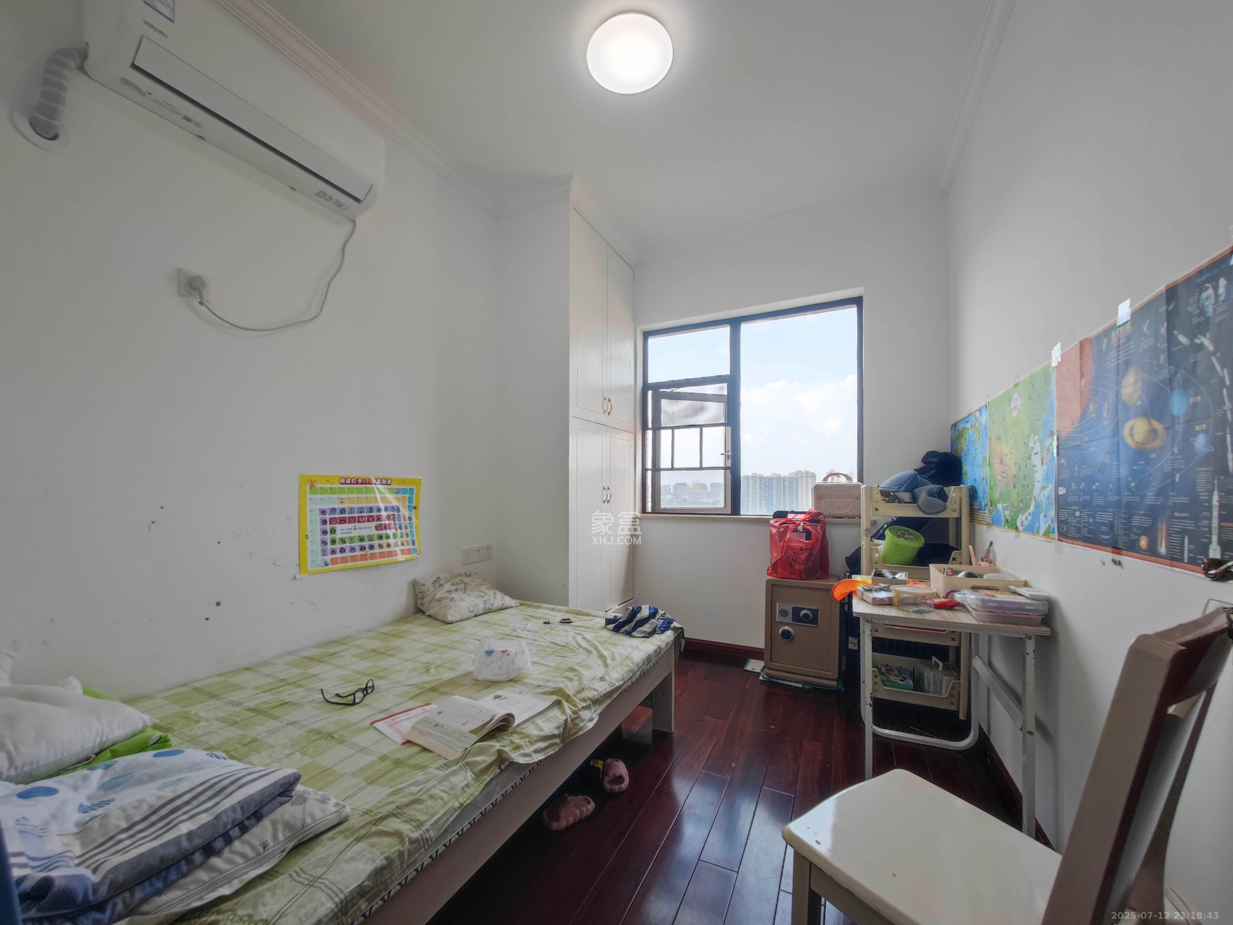 德润小区(丰升德润小区) 3室2厅2卫 107.8万 德润小区(丰升德润小区) 3室2厅2卫 107.8万卧室