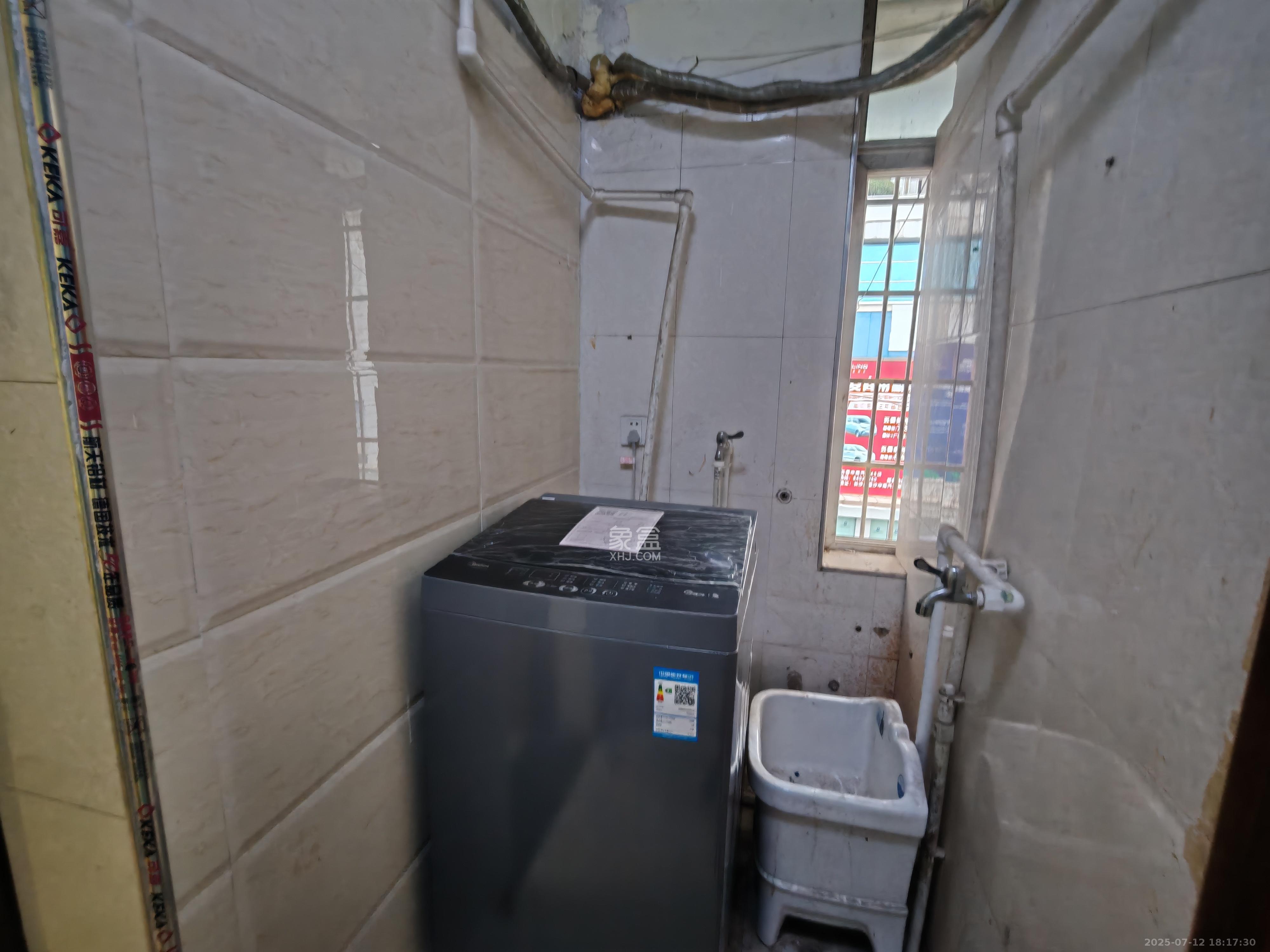 高桥家电百货城 7室1厅3卫 2000.0元/月 高桥家电百货城 7室1厅3卫 2000.0元/月室内图