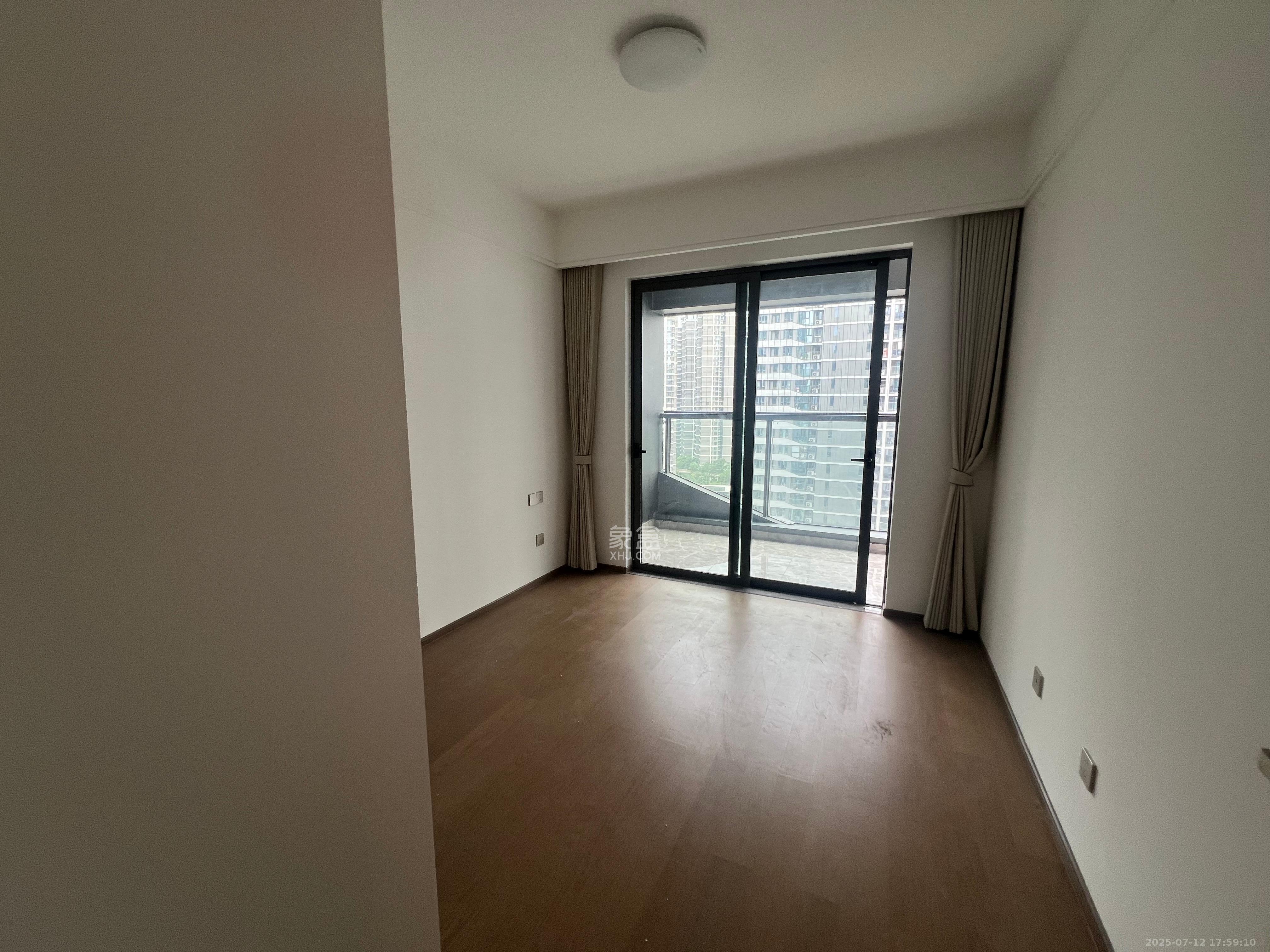 复地滨江金融中心  4室2厅2卫    5500.0元/月 复地滨江金融中心  4室2厅2卫    5500.0元/月室内图