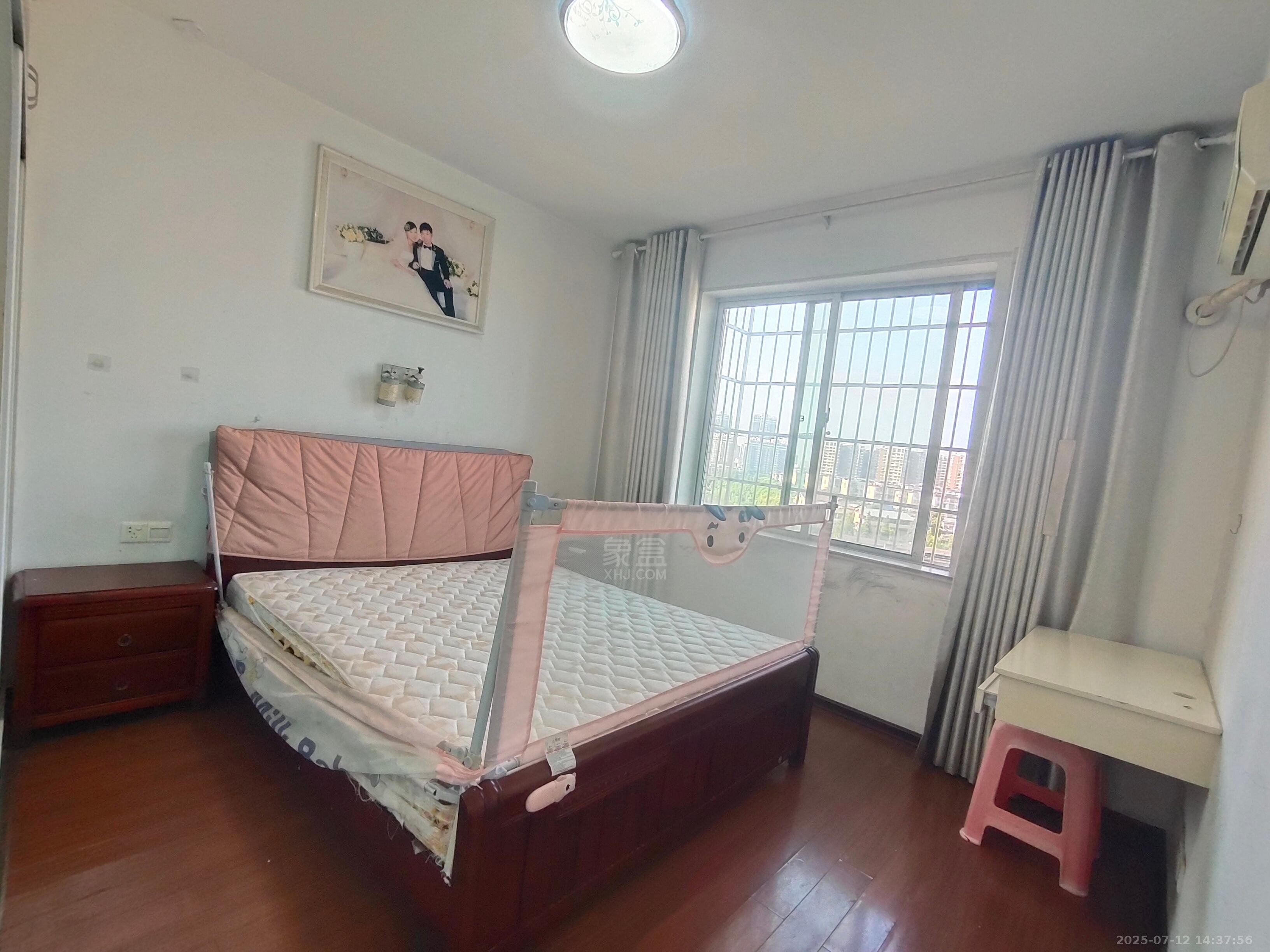 鸿益广场  3室2厅2卫   1800.00元/月室内图