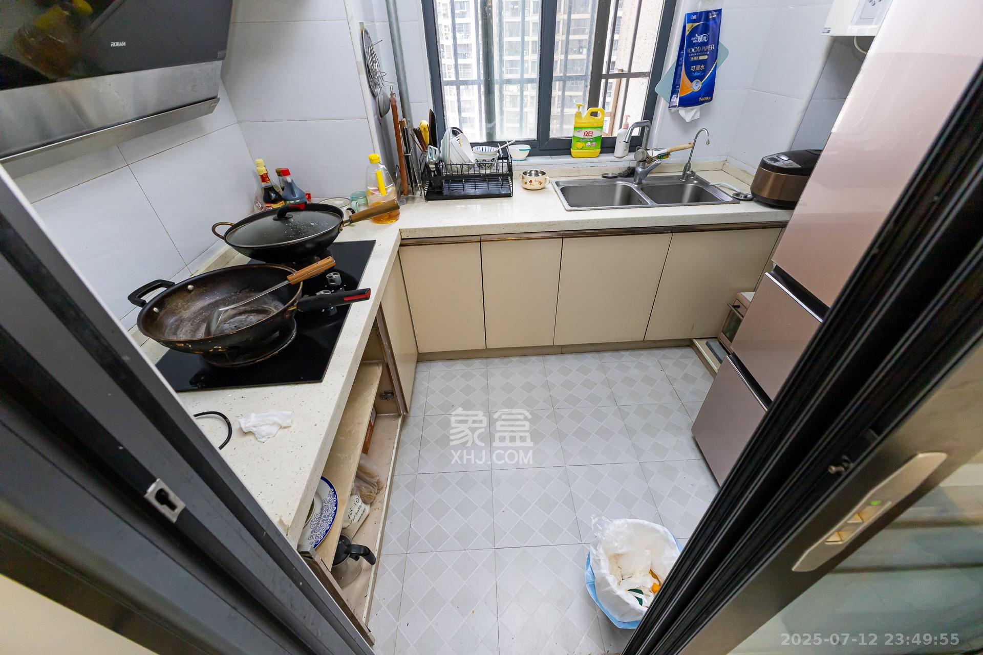 明发国际城  3室2厅2卫    88.8万 明发国际城  3室2厅2卫    88.8万厨房