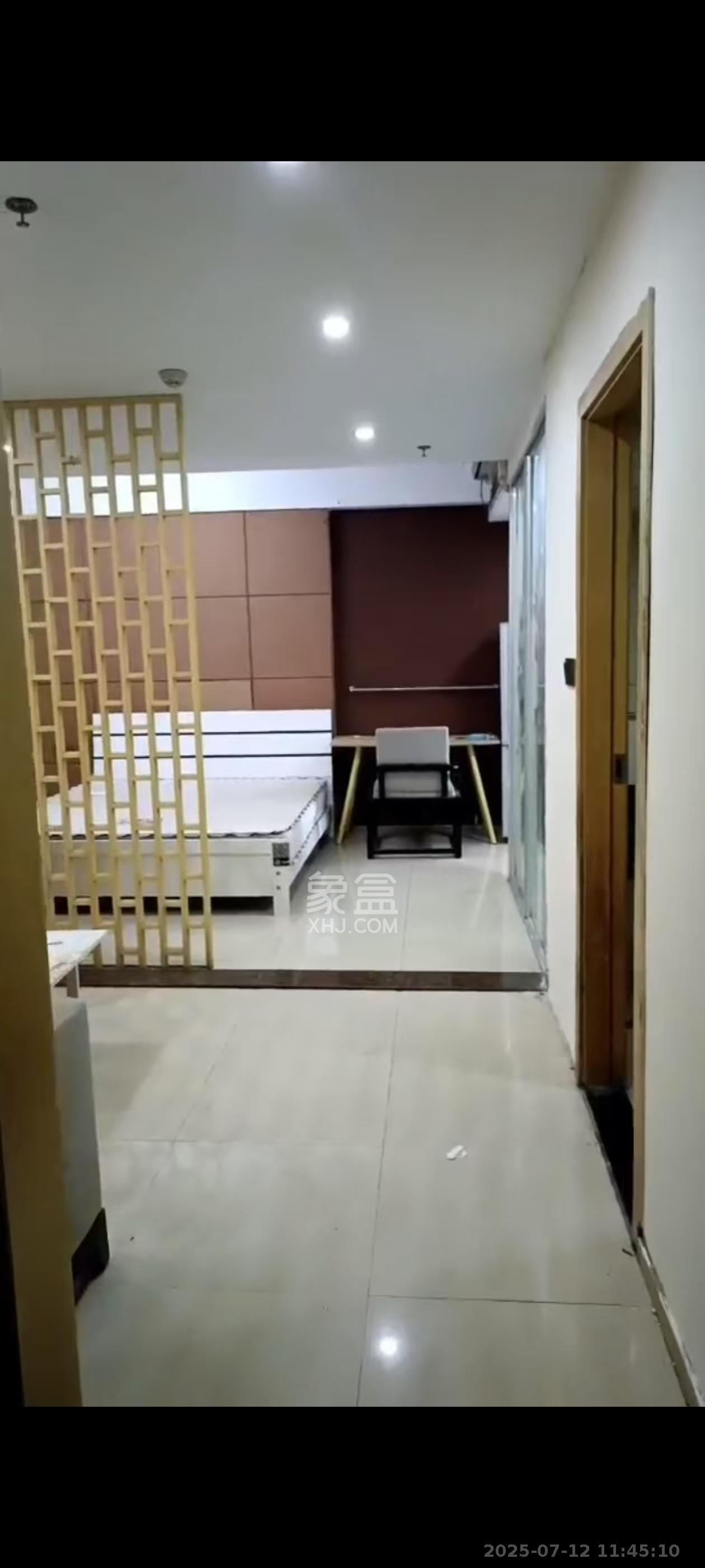 摩天一号  1室1厅1卫    1700.0元/月