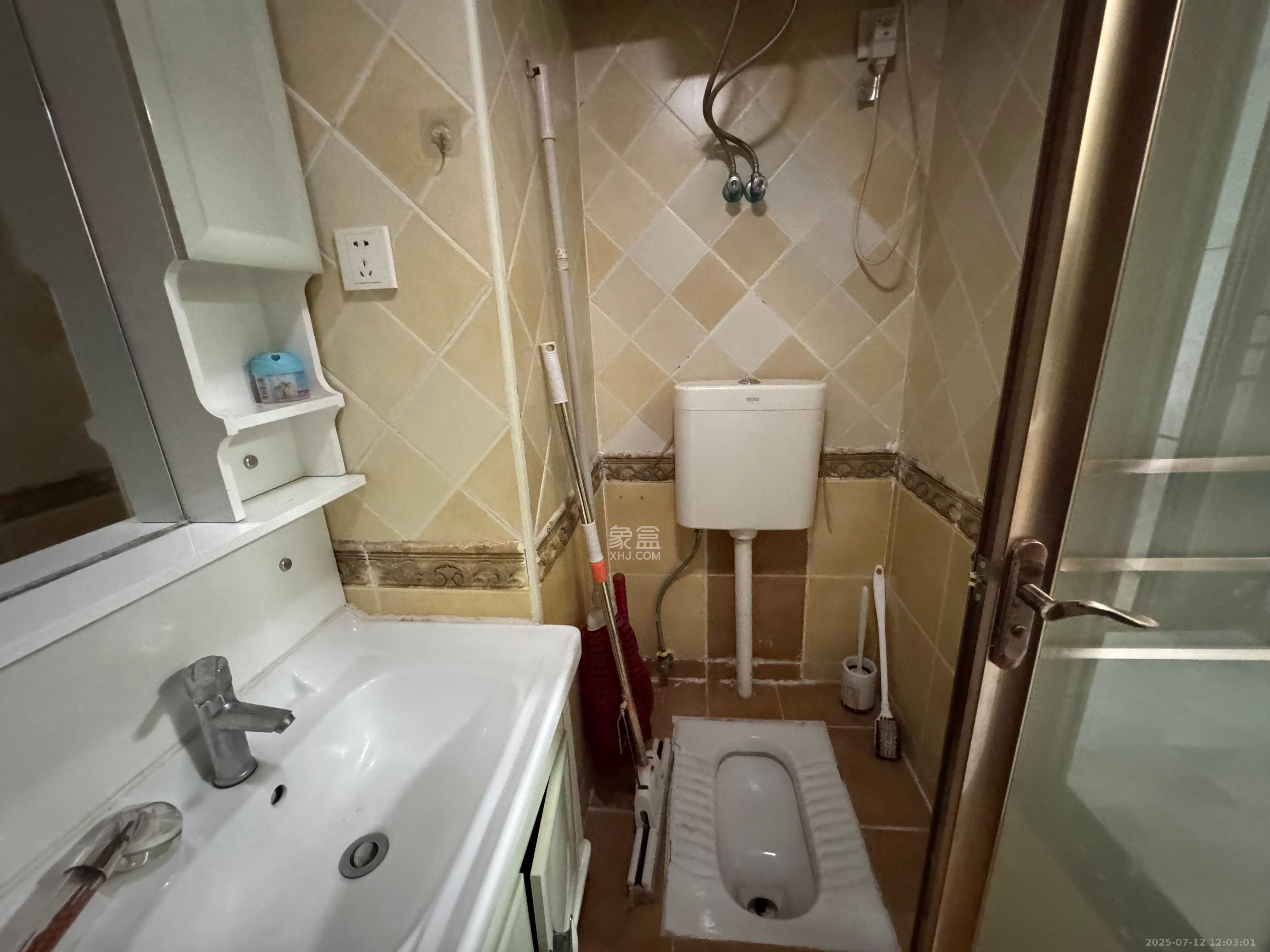 融科东南海 1室1厅1卫 1500.00元/月 融科东南海 1室1厅1卫 1500.00元/月室内图