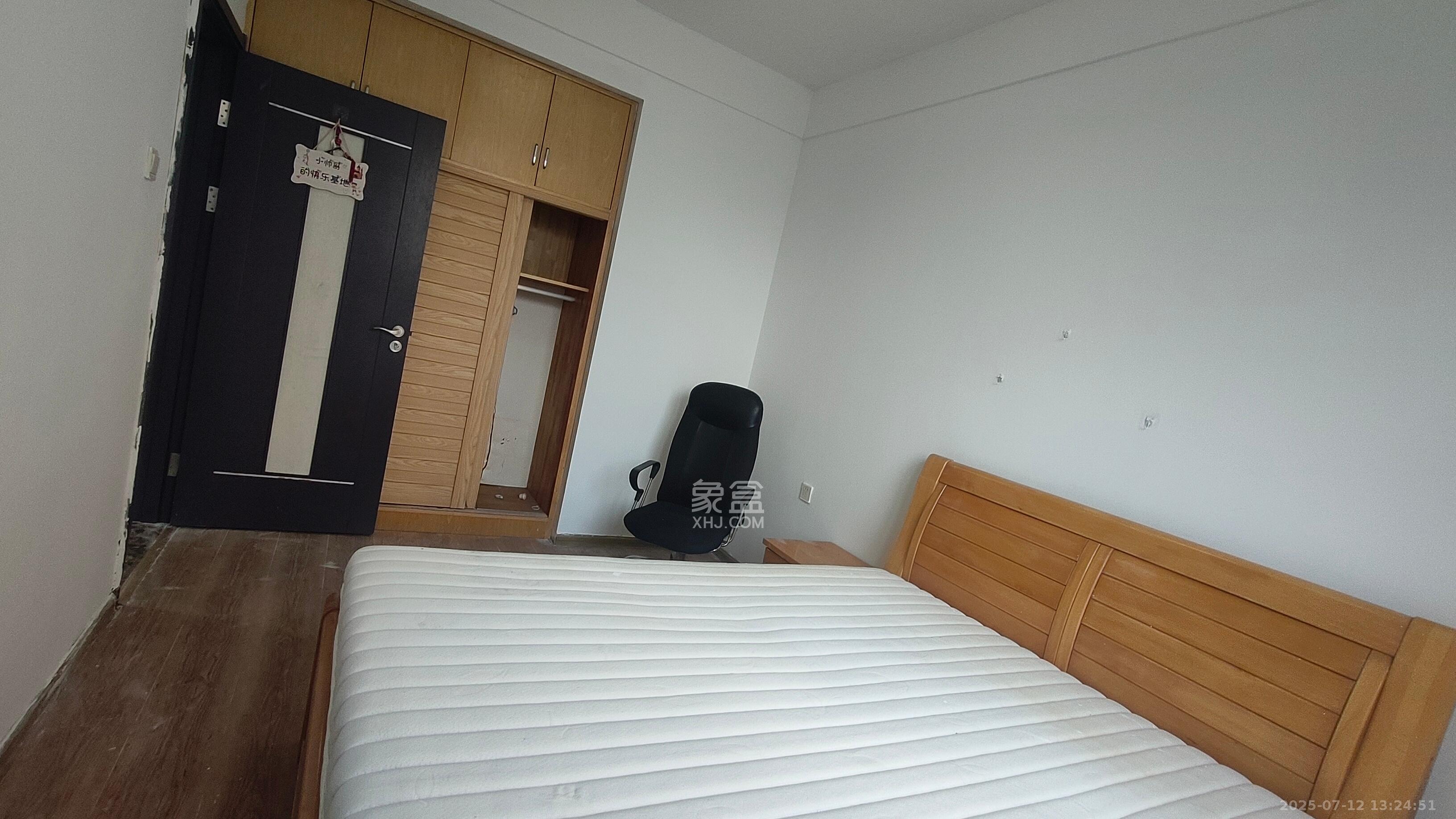 阳光100三期  1室0厅0卫   2400.00元/月室内图